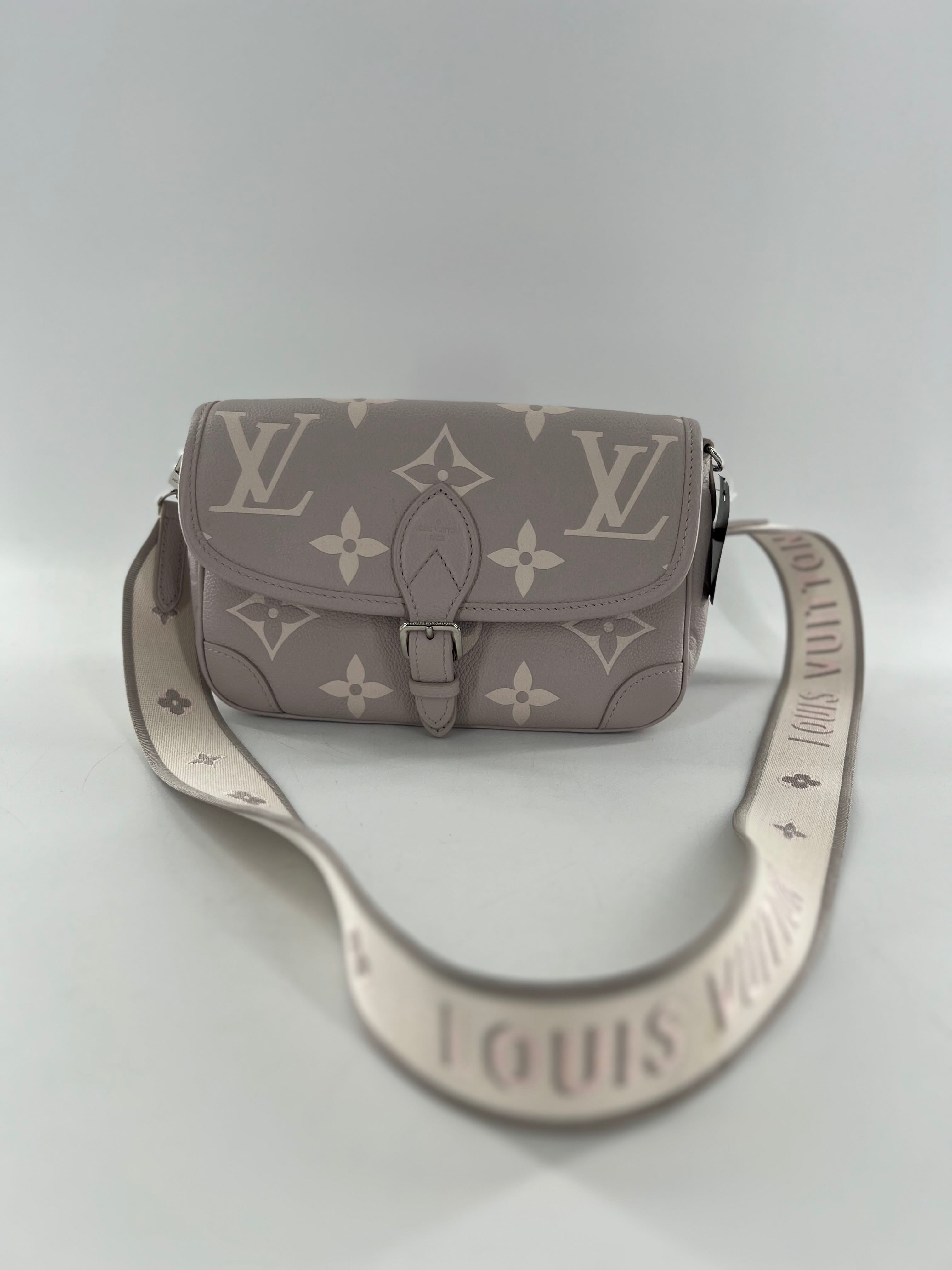 R2990 embossed monogram flap shoulder bag