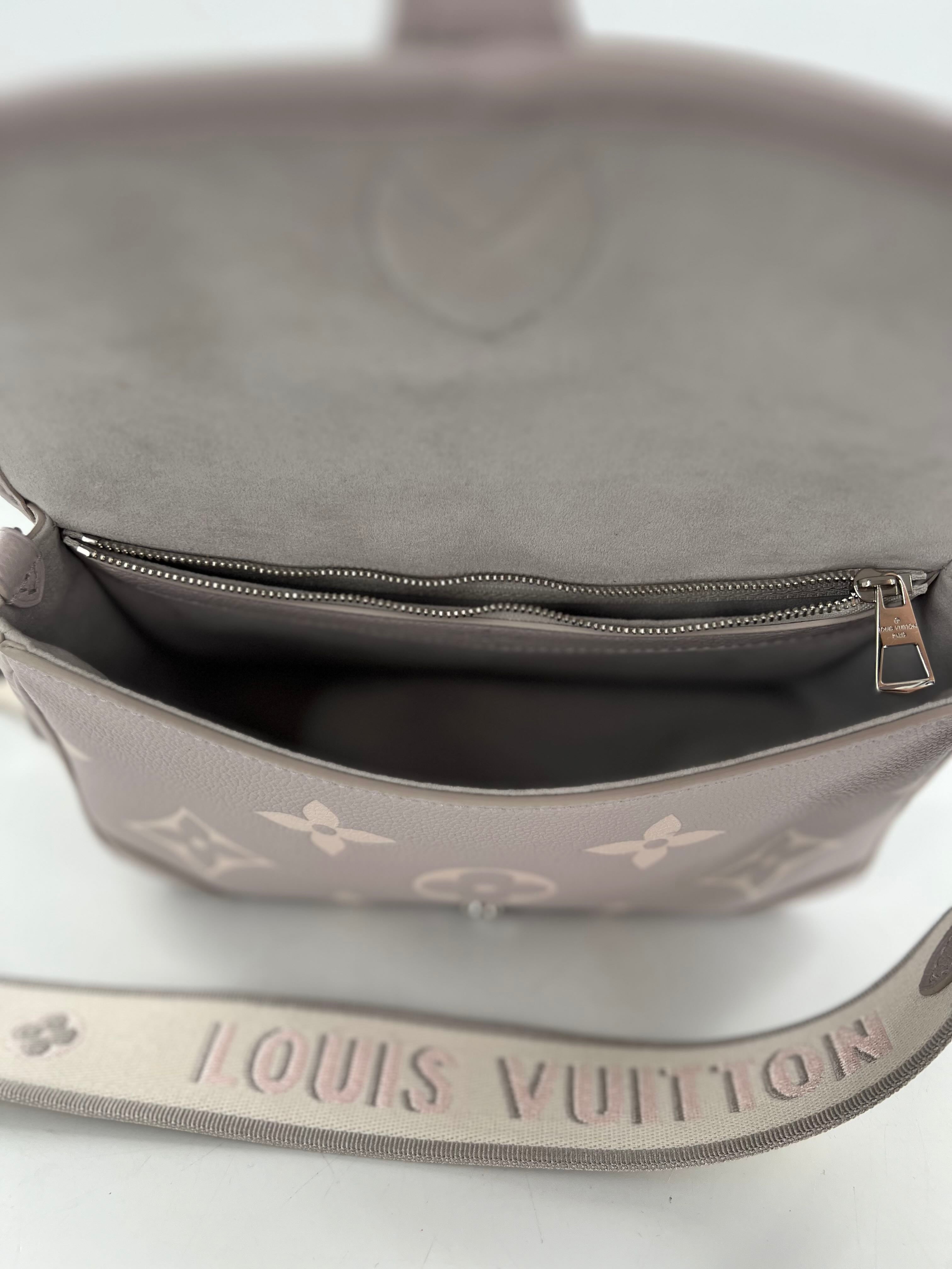 R2990 embossed monogram flap shoulder bag