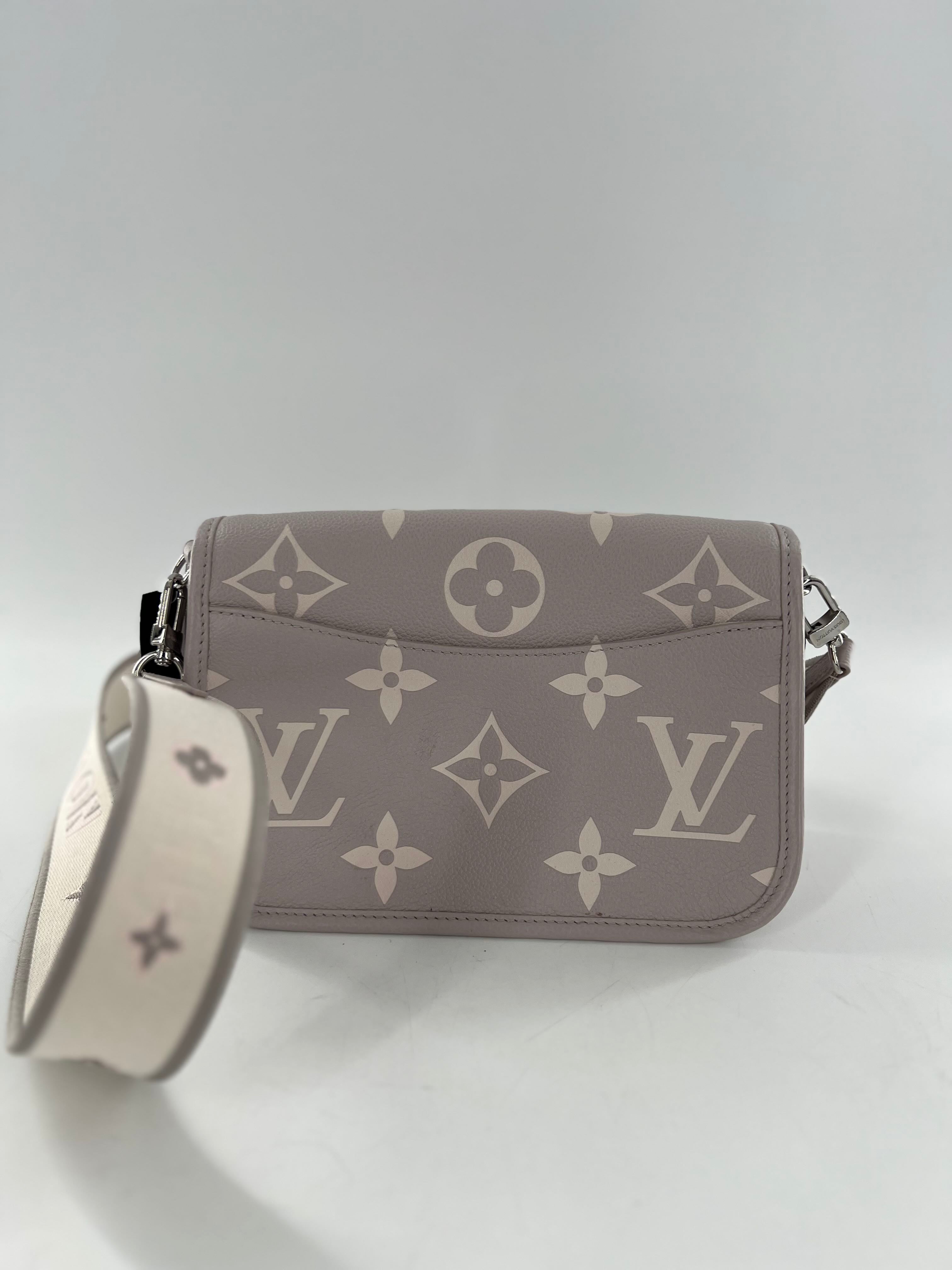 R2990 embossed monogram flap shoulder bag