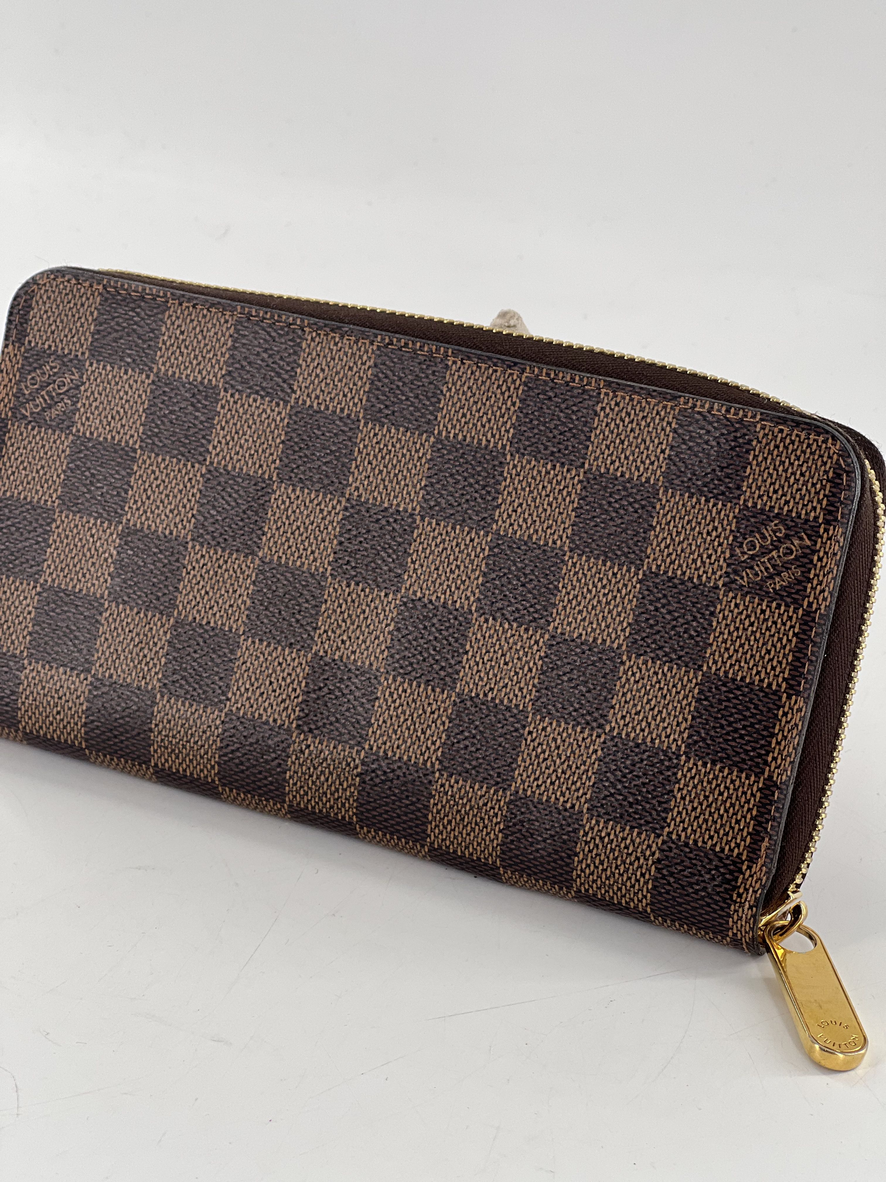 zippy damier gold toned wallet