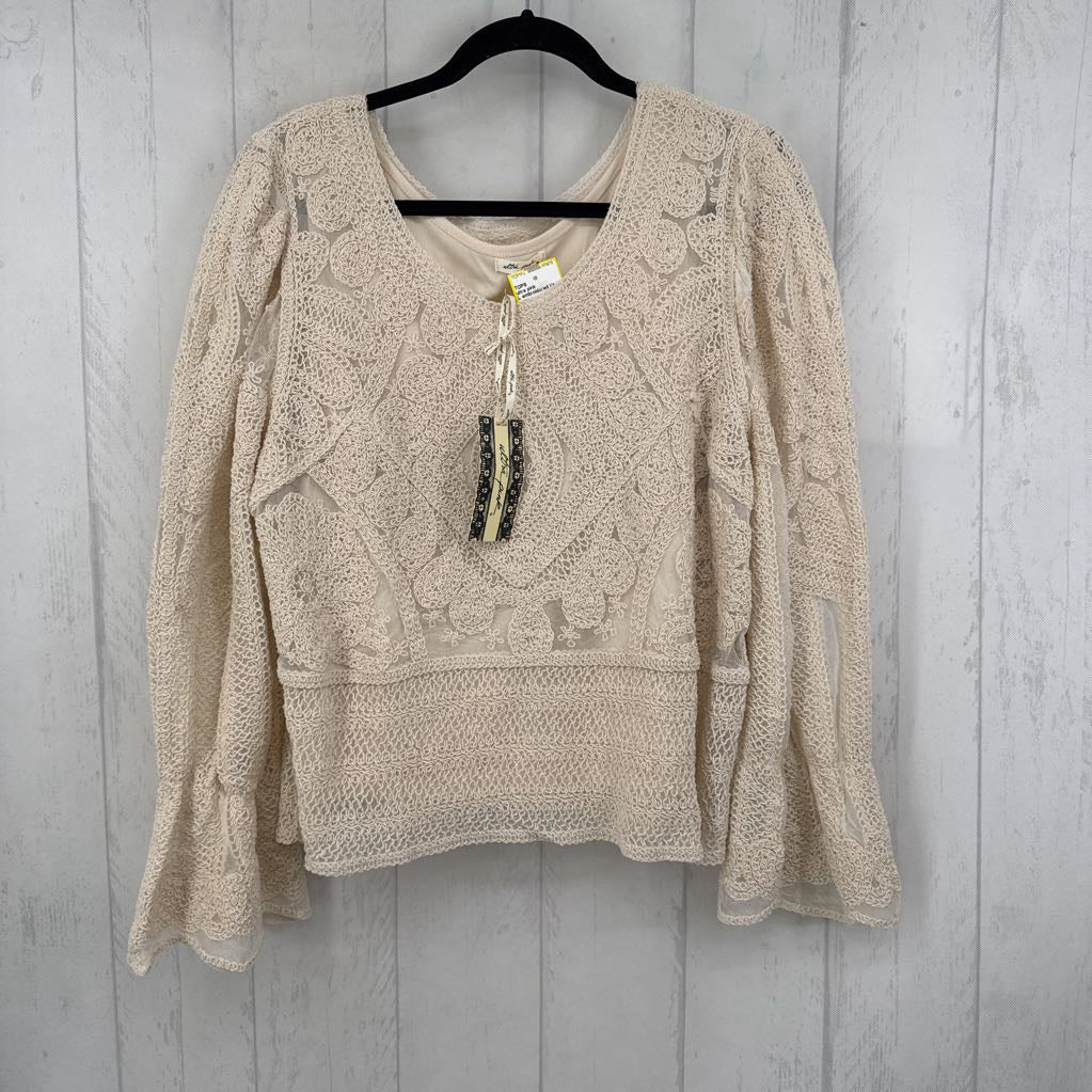 L embroidered l/s top