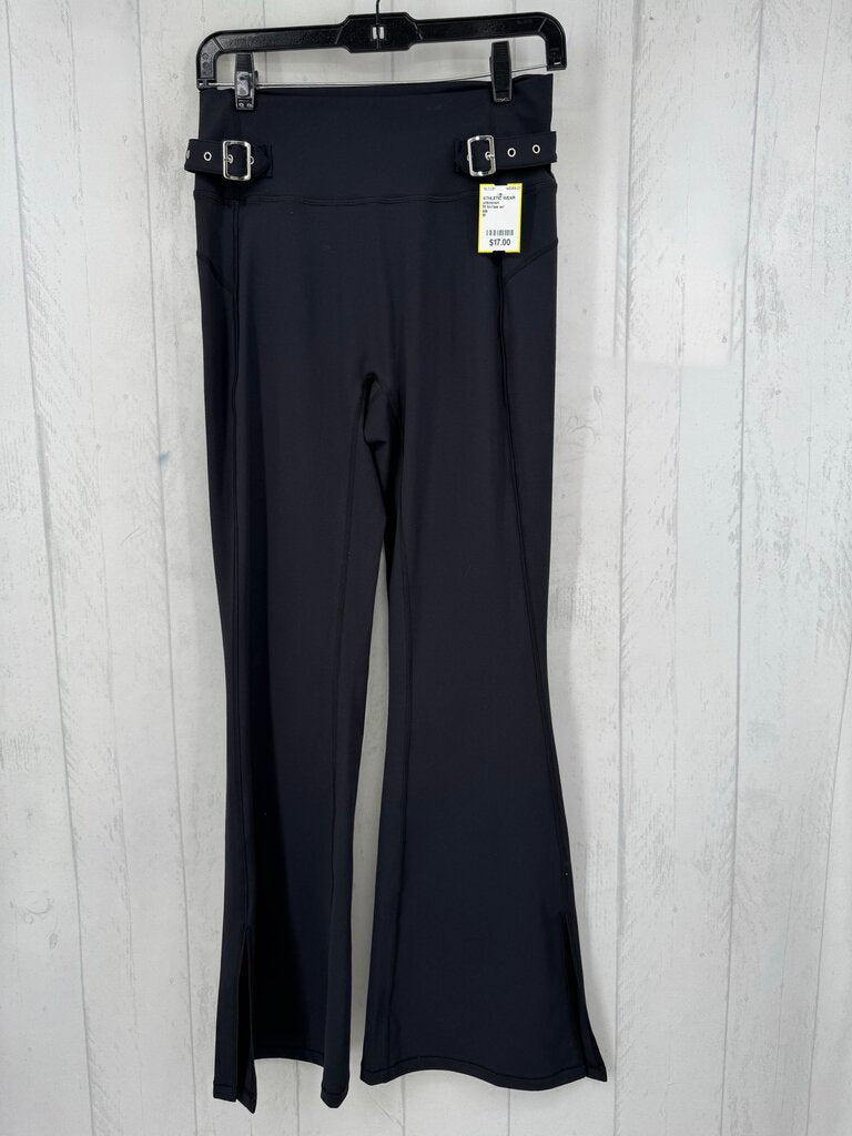 M hi-rise w/ buckles flare leggings
