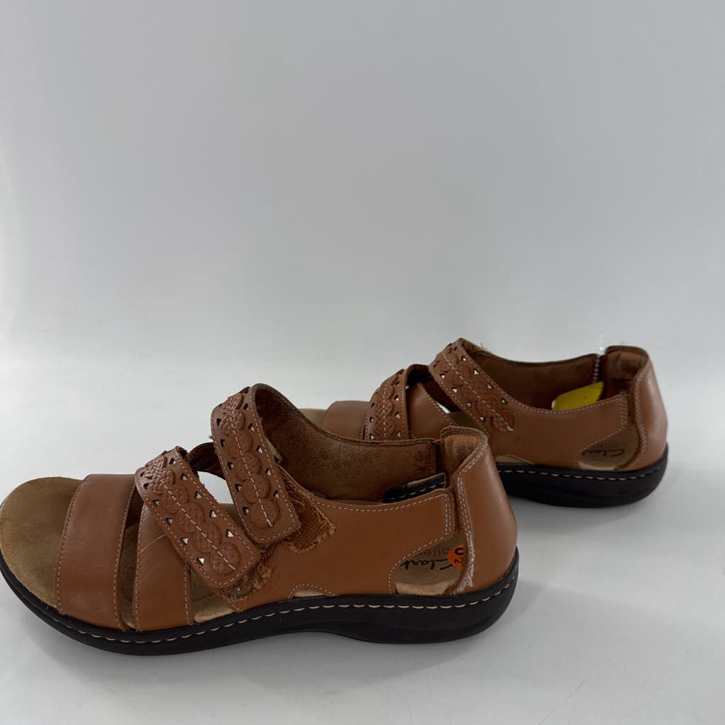 8.5 velcro strap sandal