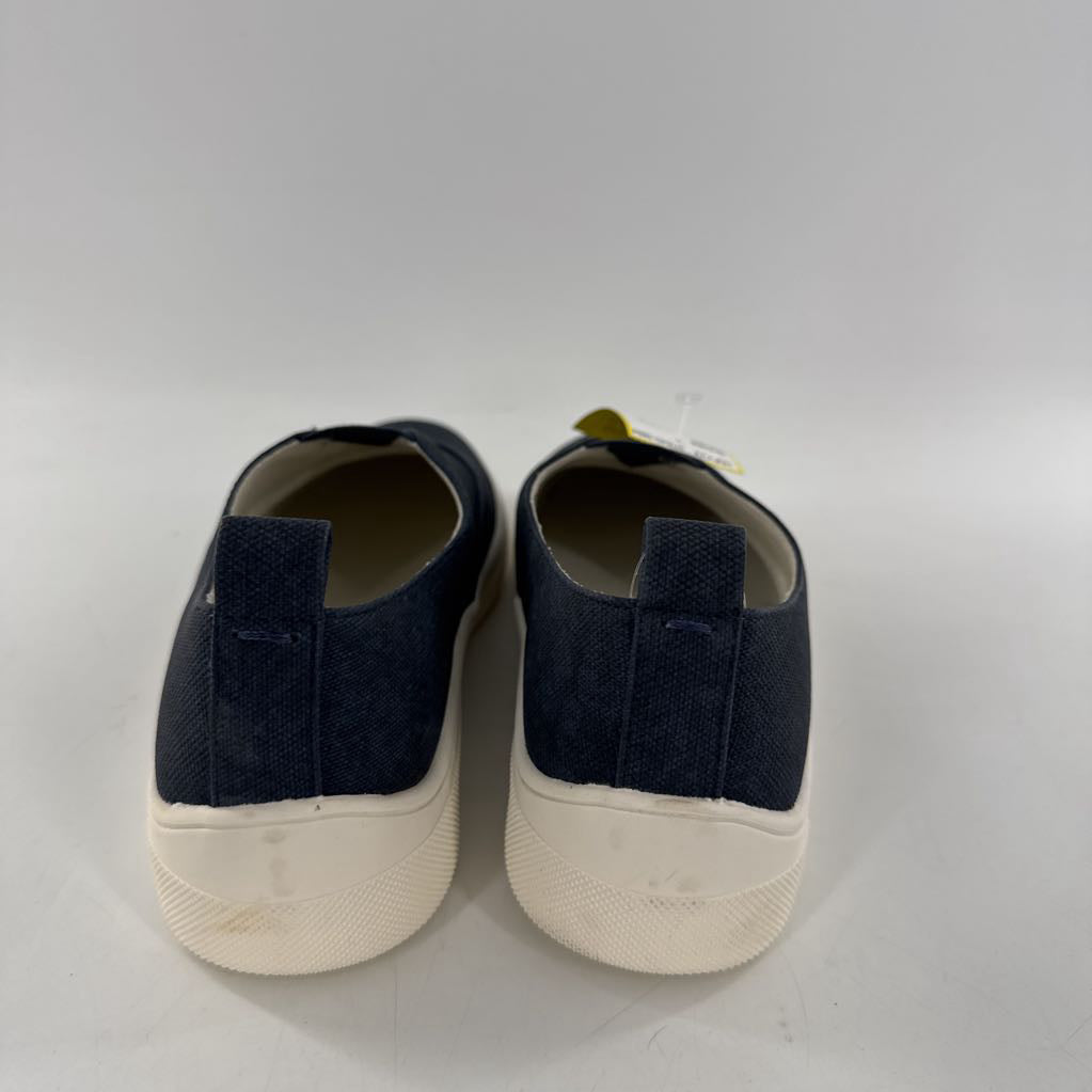 7 slip-on sneaker