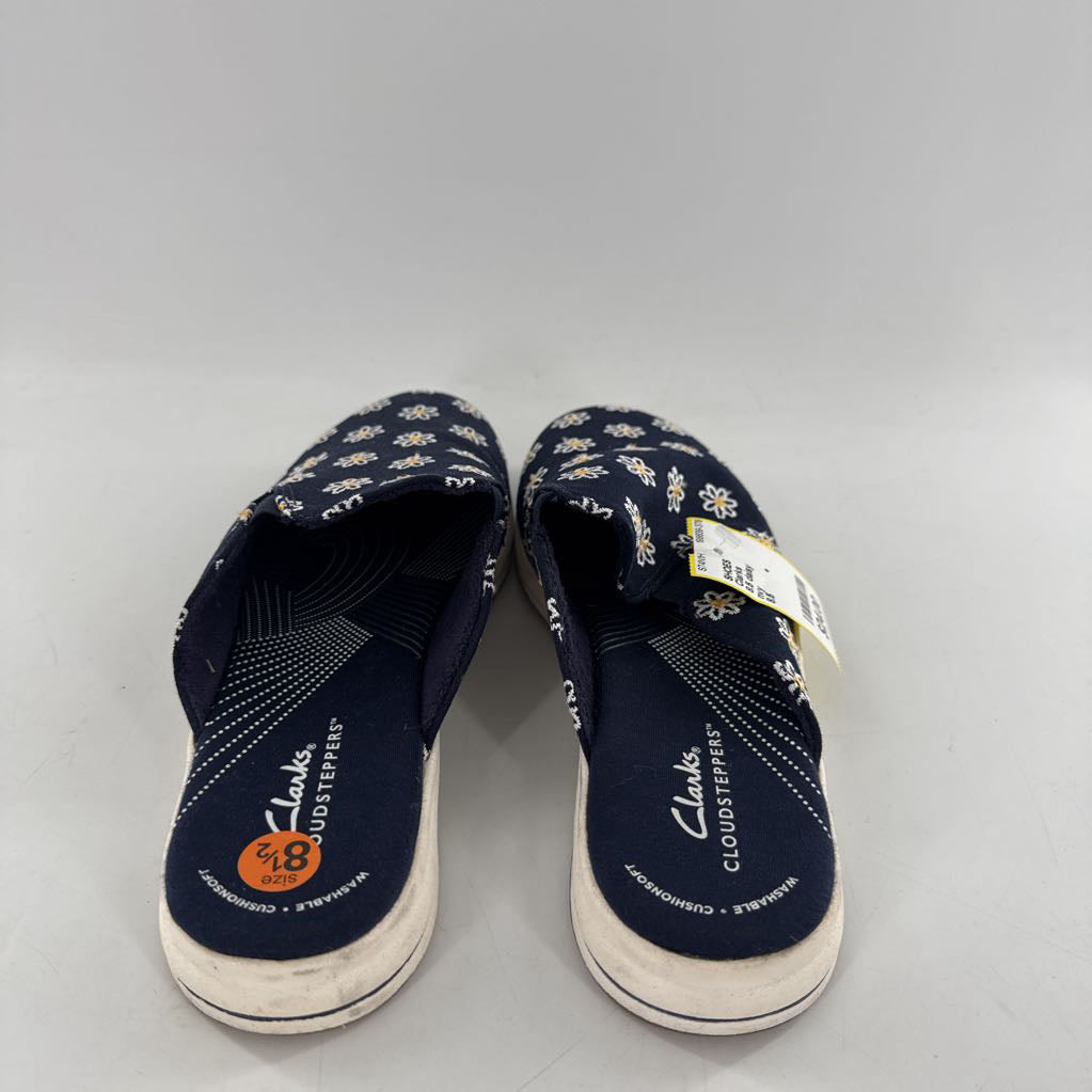 8.5 daisy embroidered slip-on mules