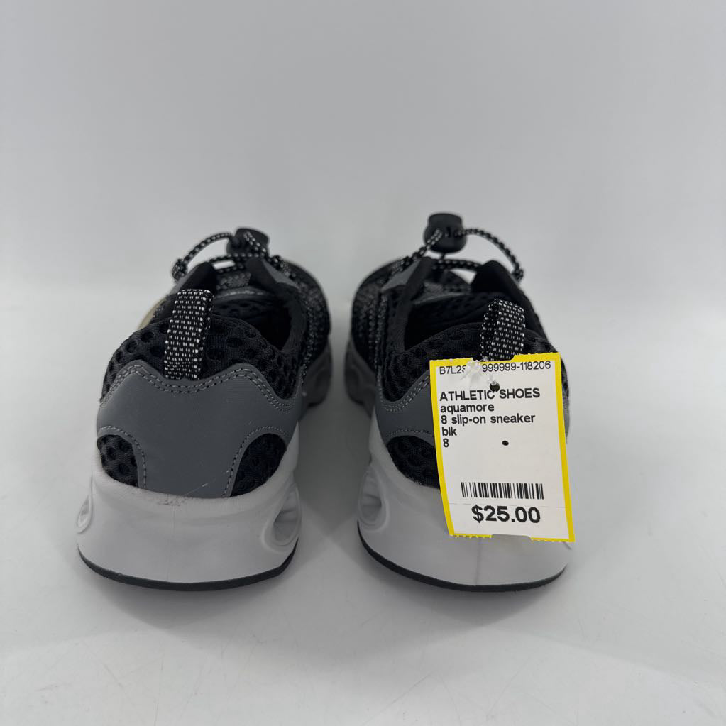 8 slip-on sneaker