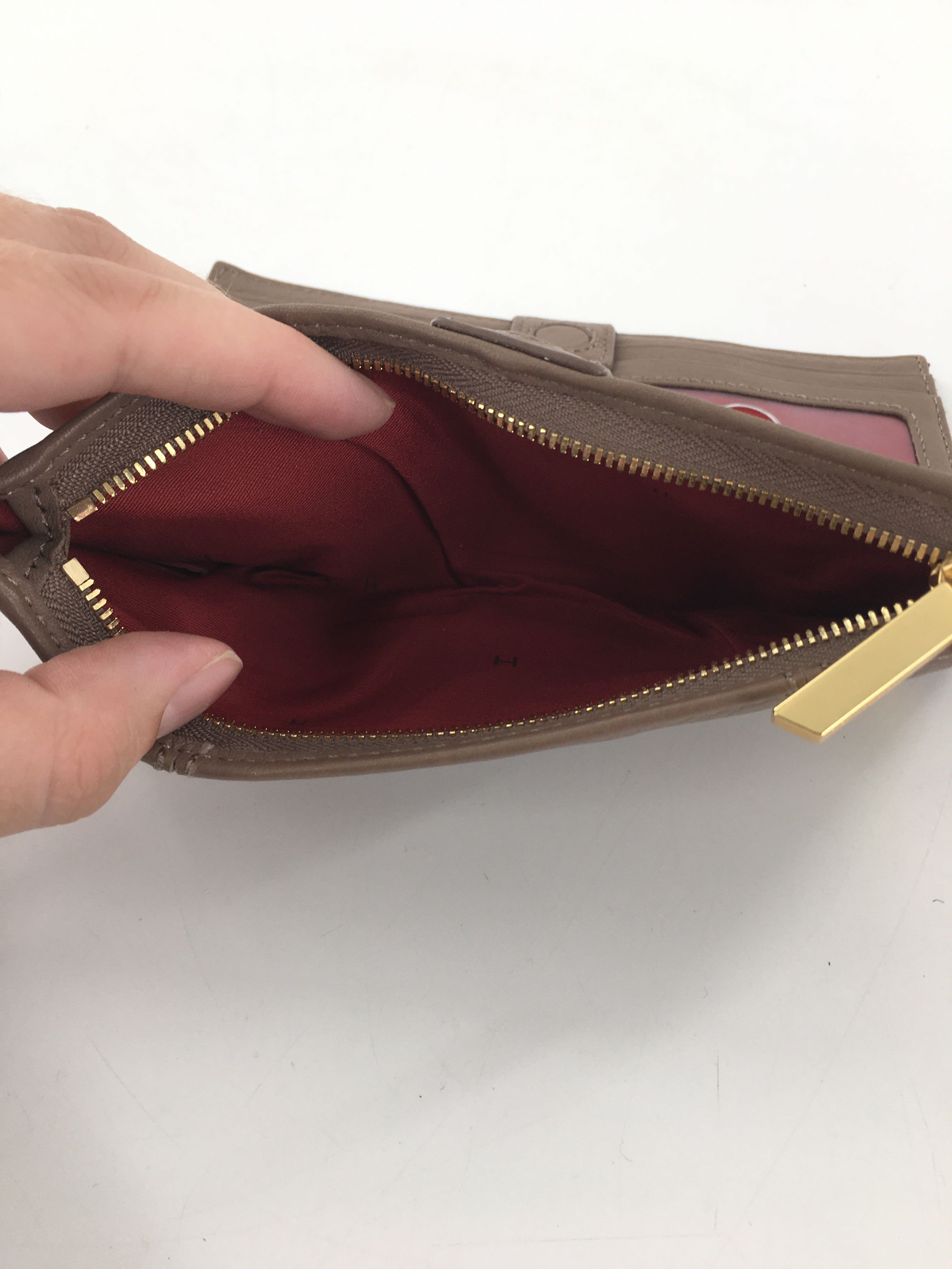leather w/ gold hardware bi-fold wallet