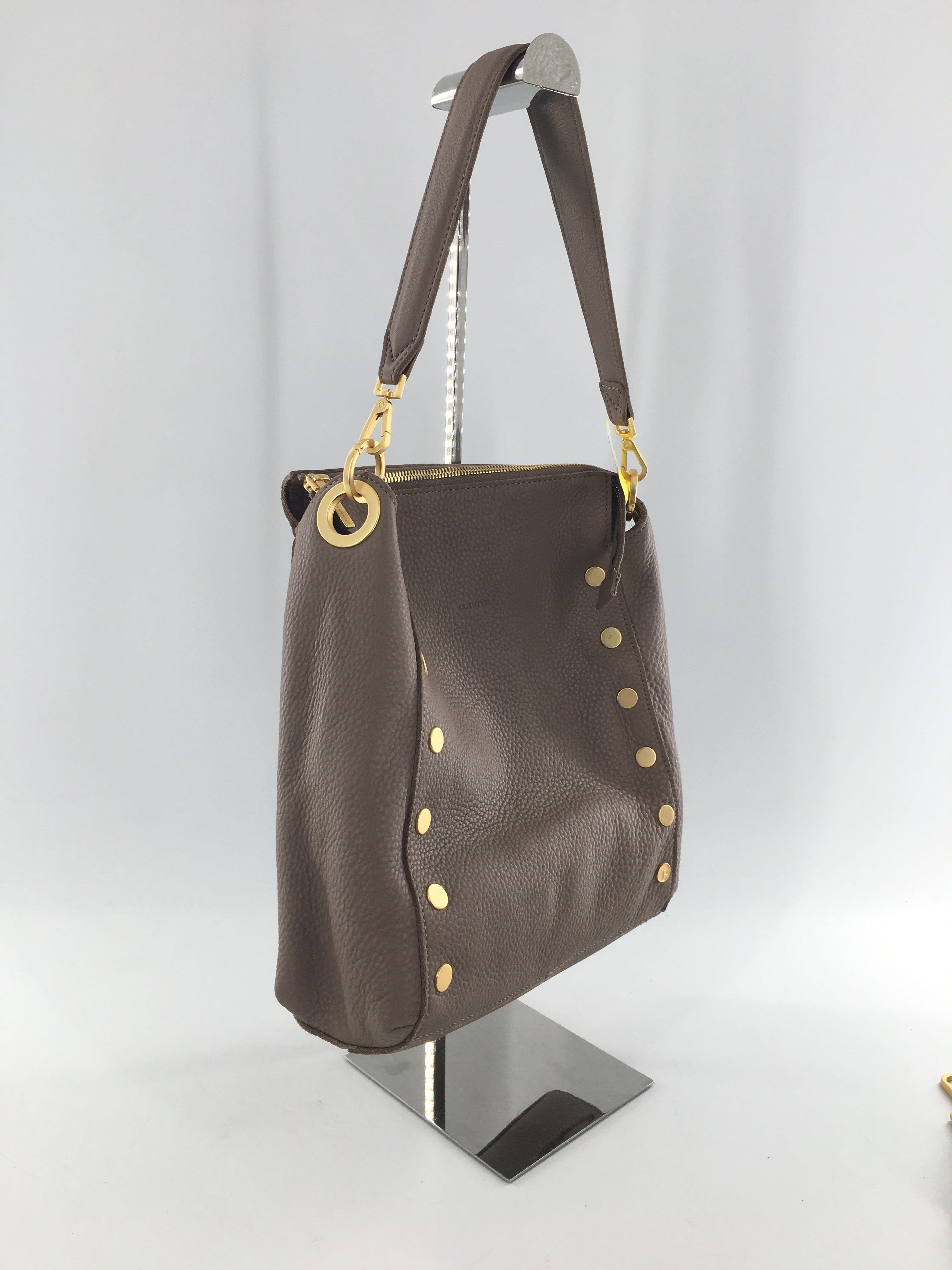 leather w/ gold hardware shoulder bag/crossbody