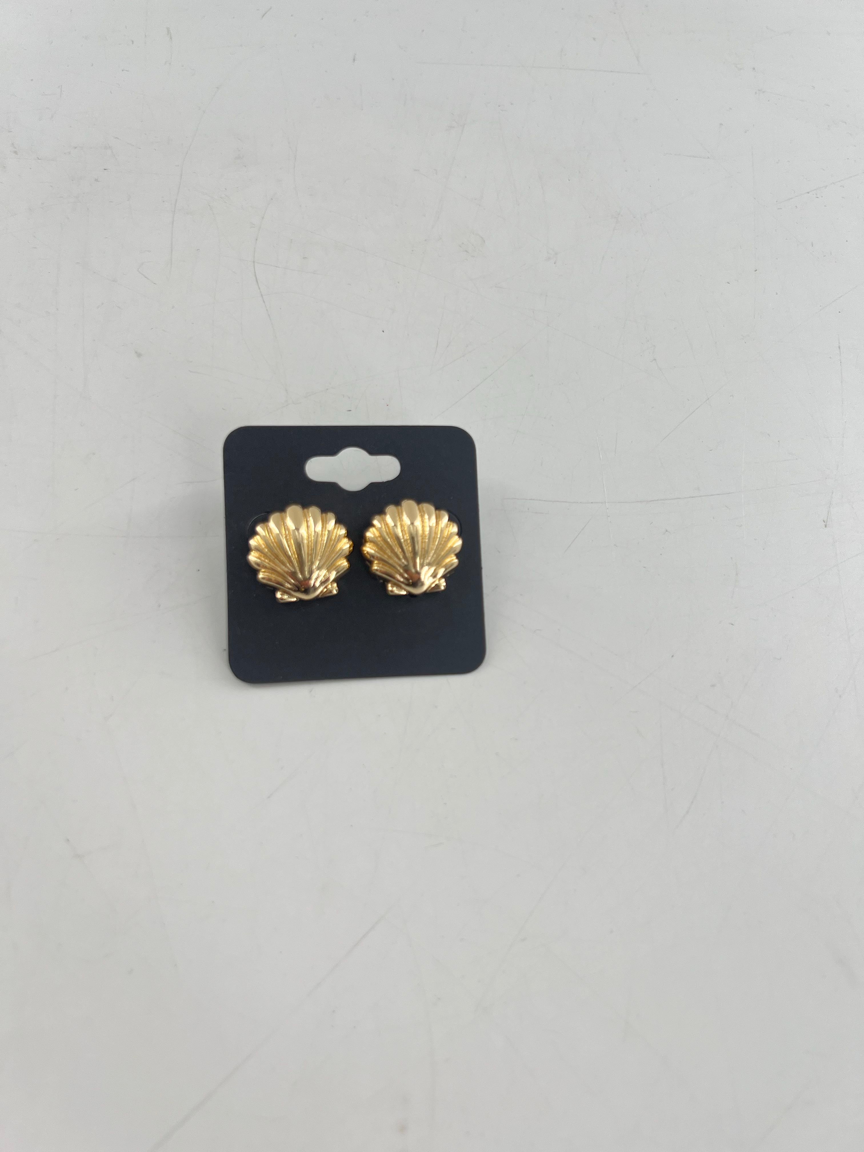 gold seashell earrings