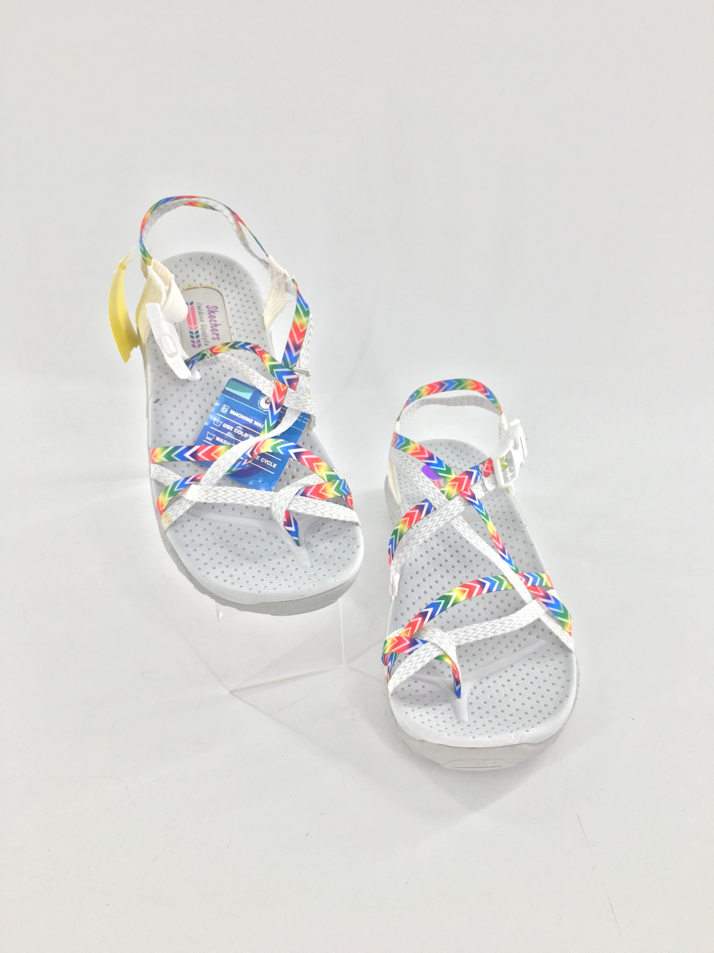 8 criss cross toe loop sandals