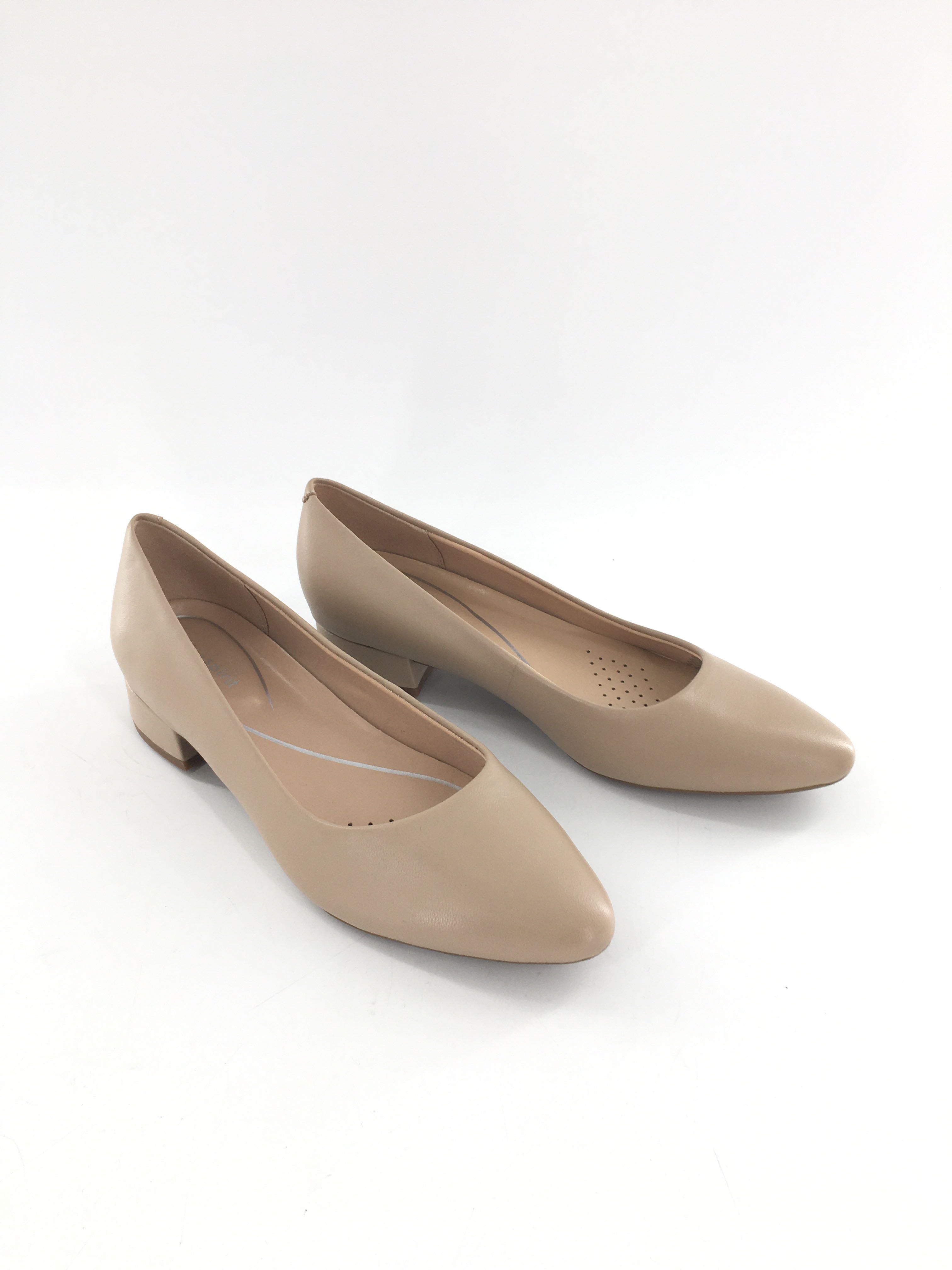 6.5 pointy toe low heel dress shoe