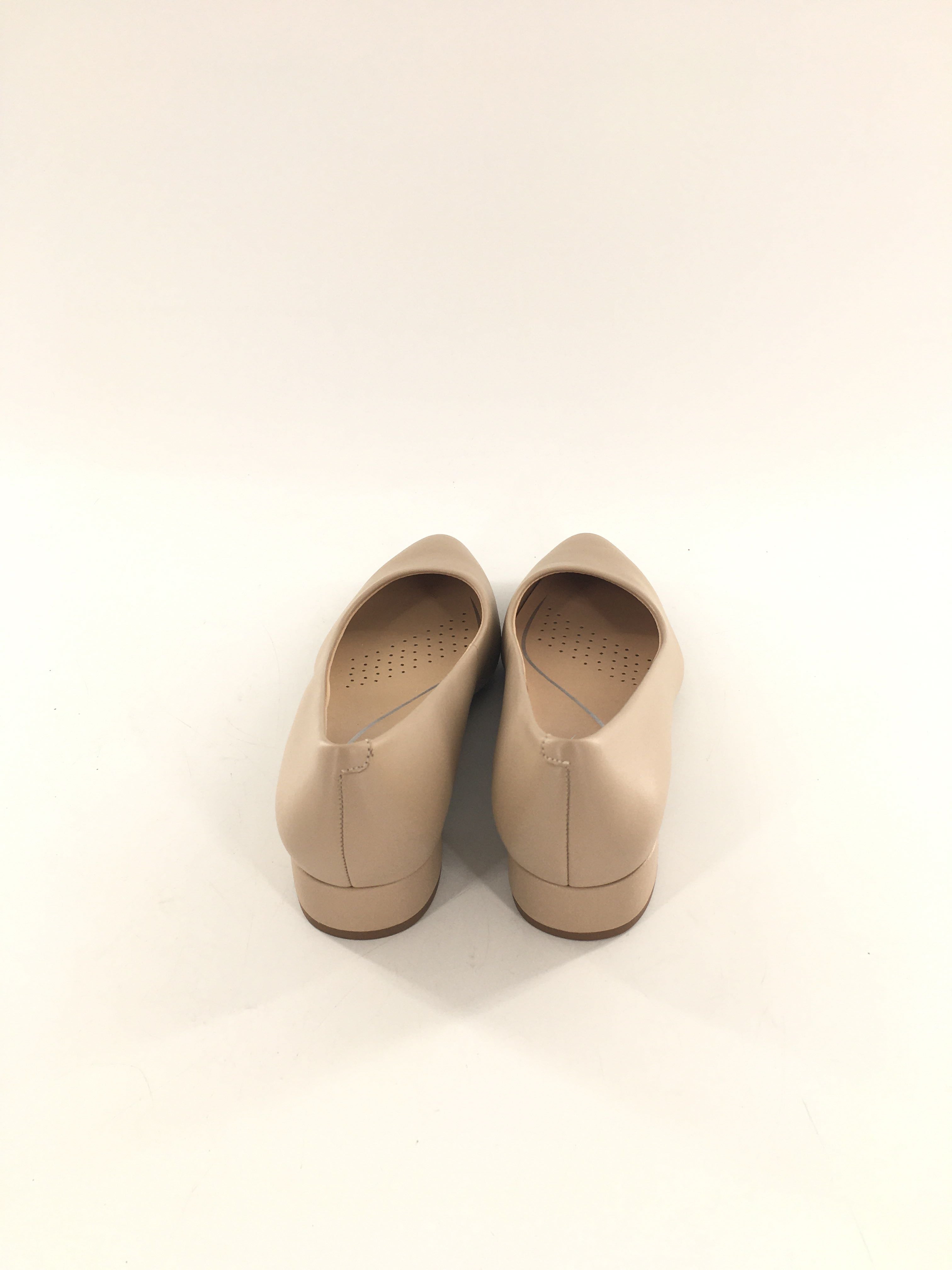 6.5 pointy toe low heel dress shoe
