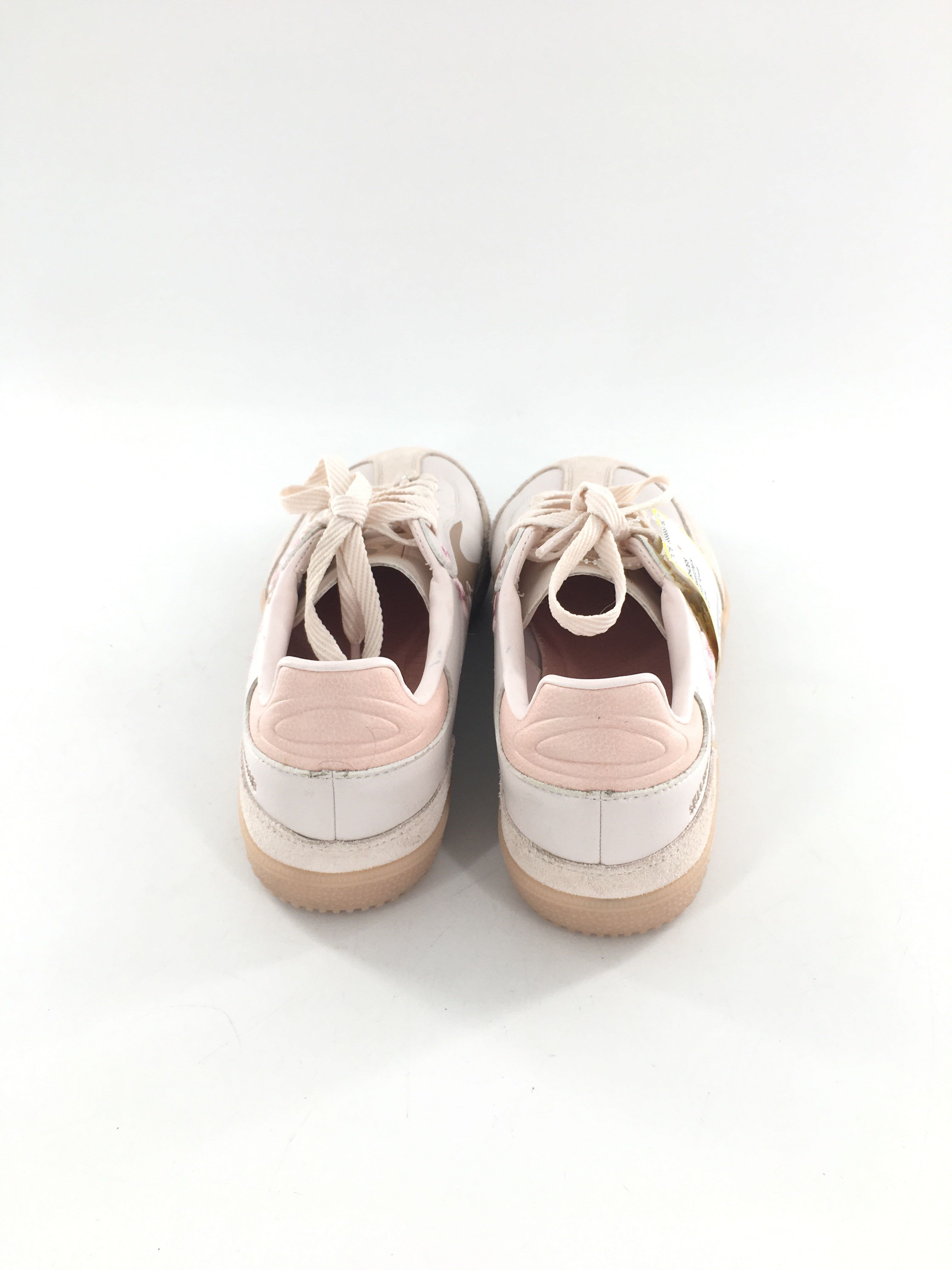 8.5 flower embroidered lace up sneakers