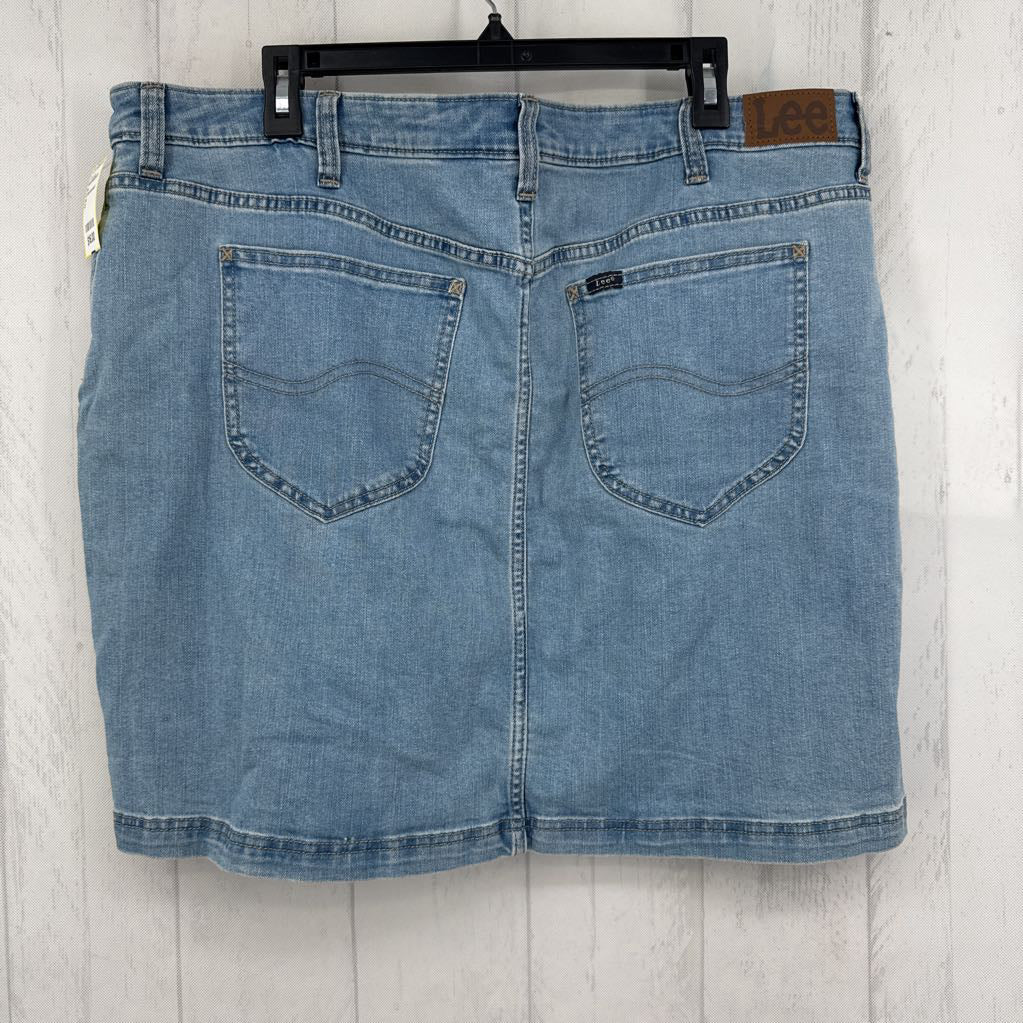22 mid-rise skort