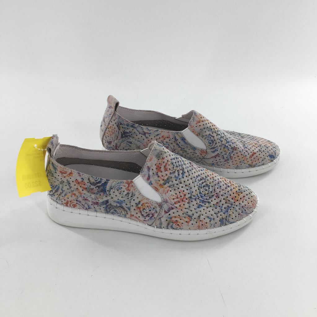 5.5 perforatedf leather flo slip-ons