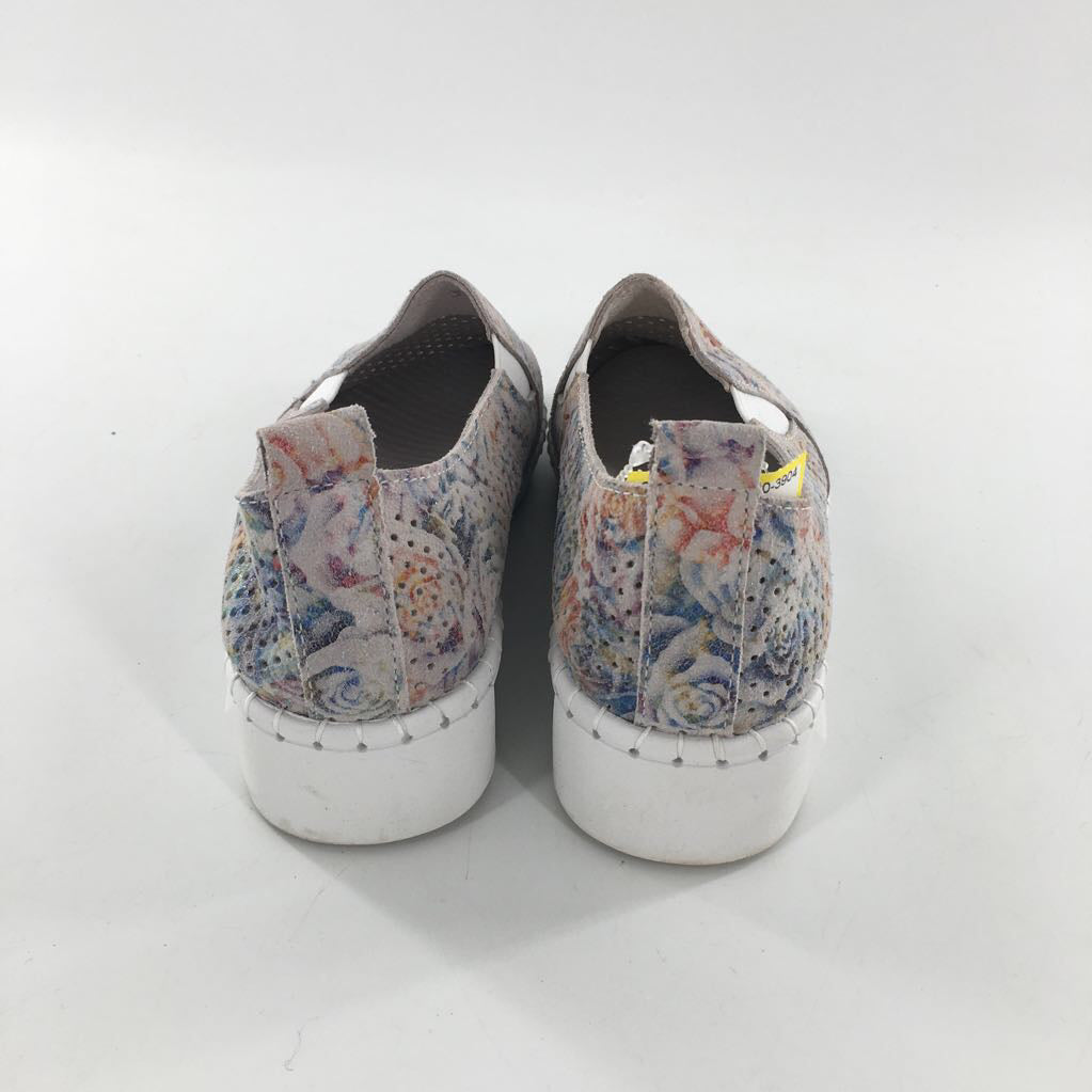 5.5 perforatedf leather flo slip-ons