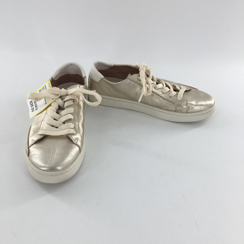 6.5 metallic lace-up sneaker