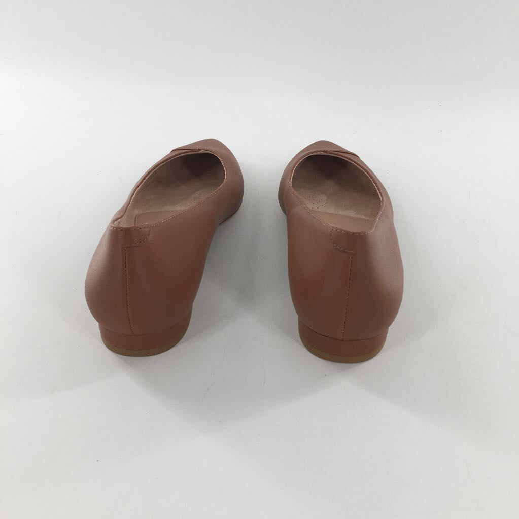 8 leather pointy-toe flats