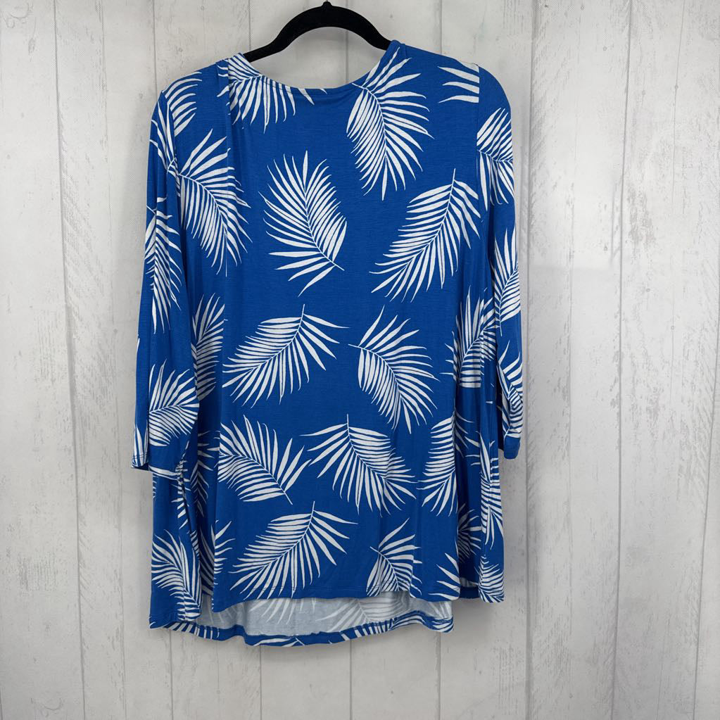 1X printed criss-cross v-neck 3/4 slv top