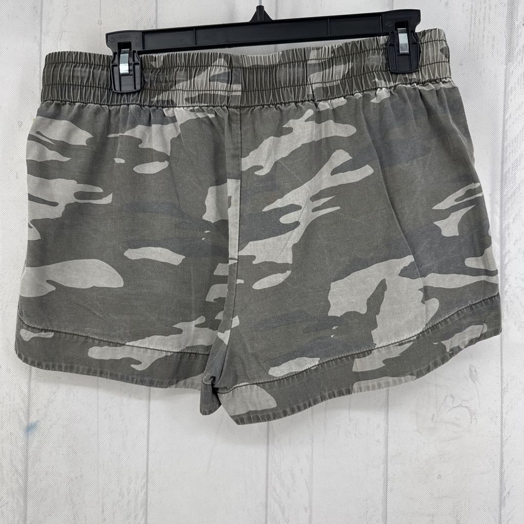 S camo pull on shorts