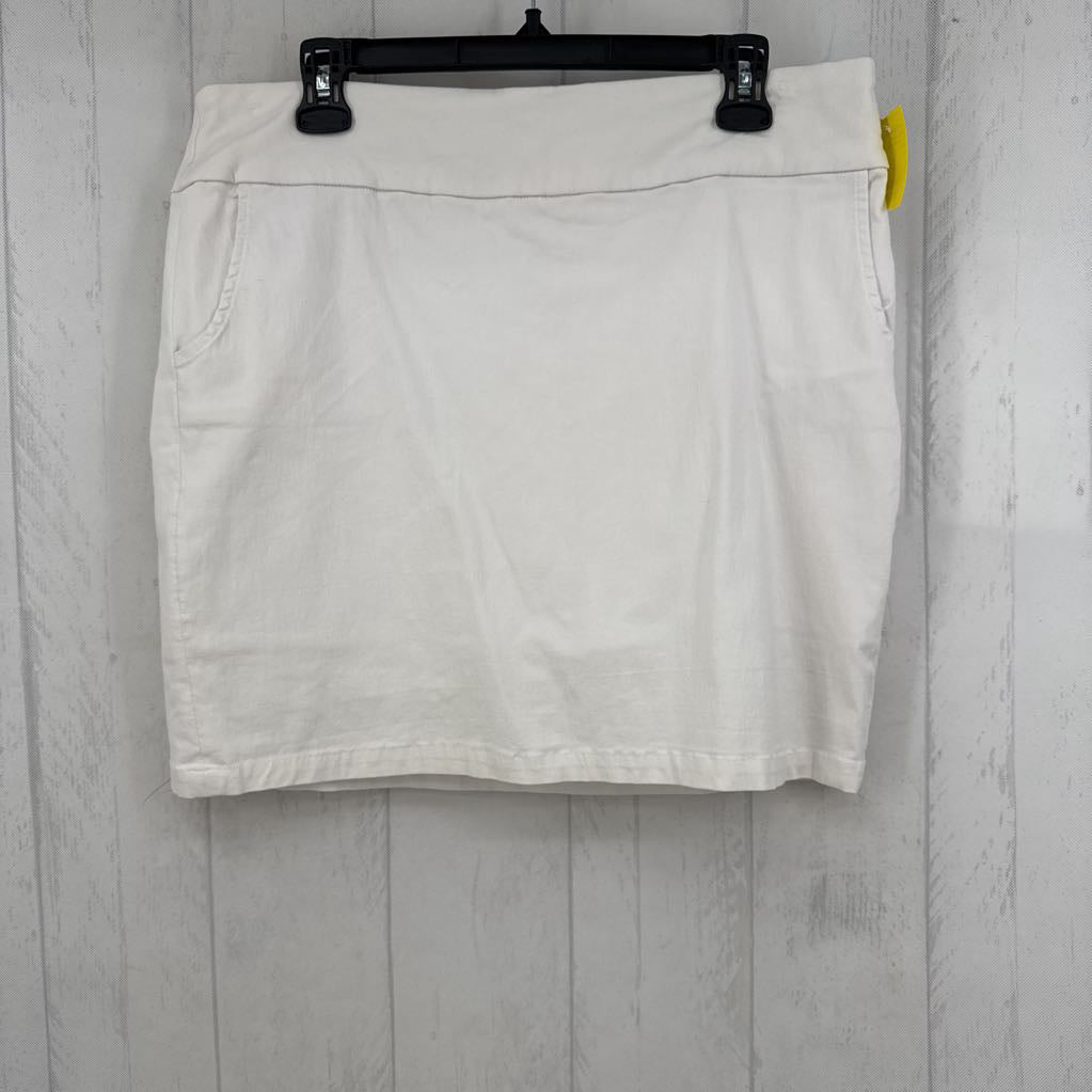 L pull-on skort
