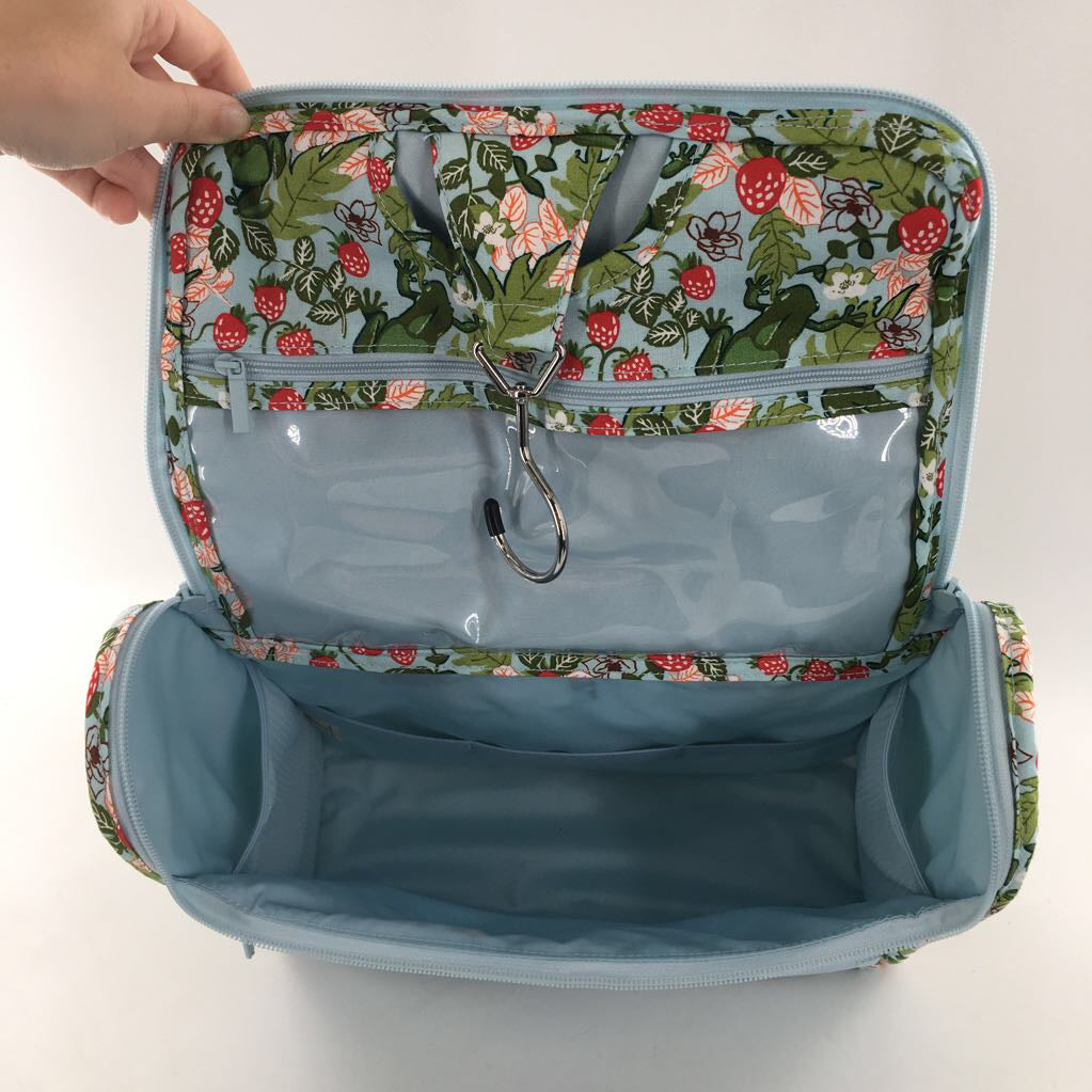 frogberry hanging travel organizer