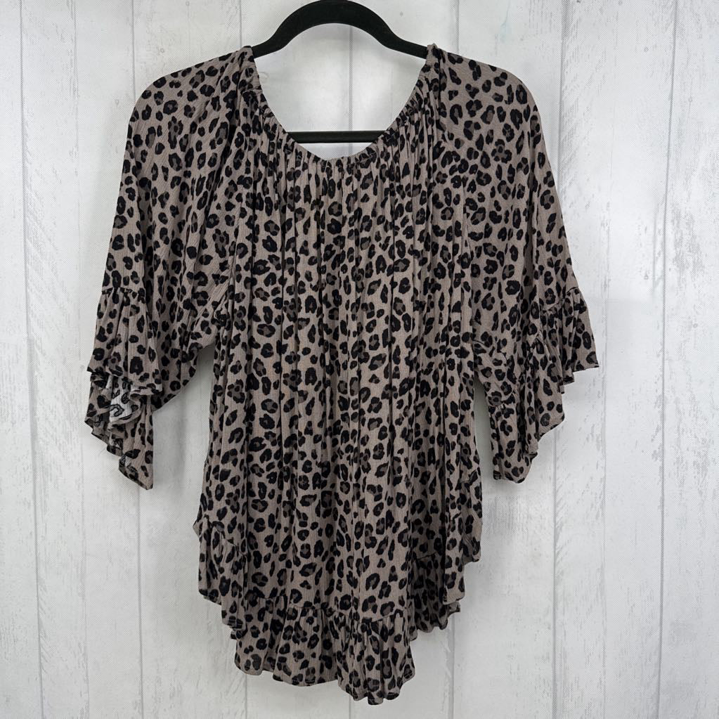 1X animal print ruffled hem s/s top