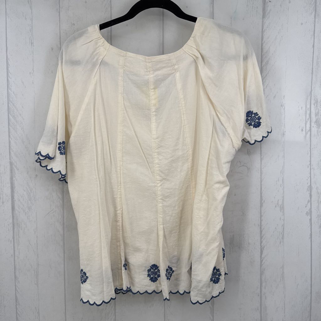 XL flo embroidered v-neck s/s top