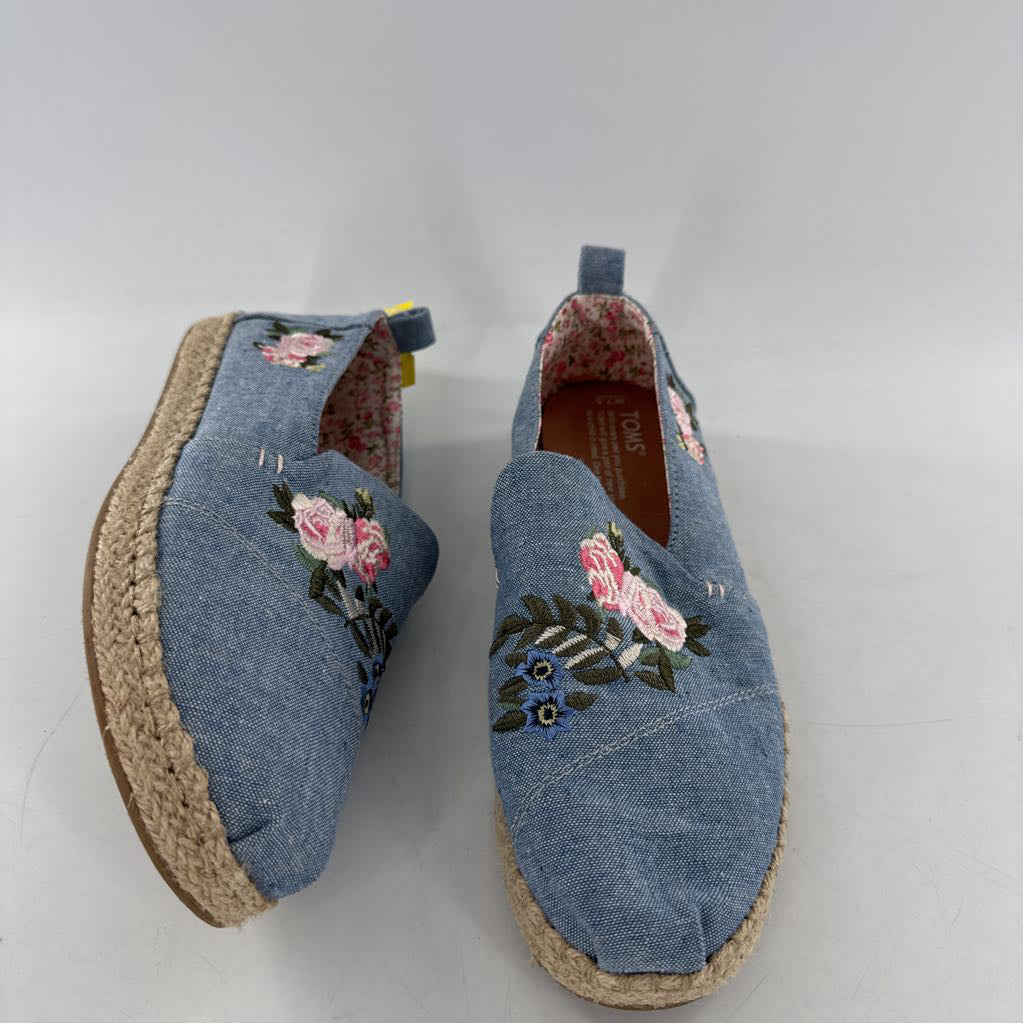 7.5 flo embroidered slip-ons