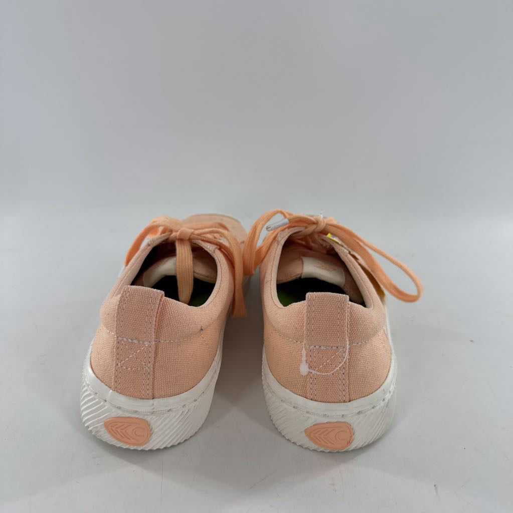 9 lace-up sneaker