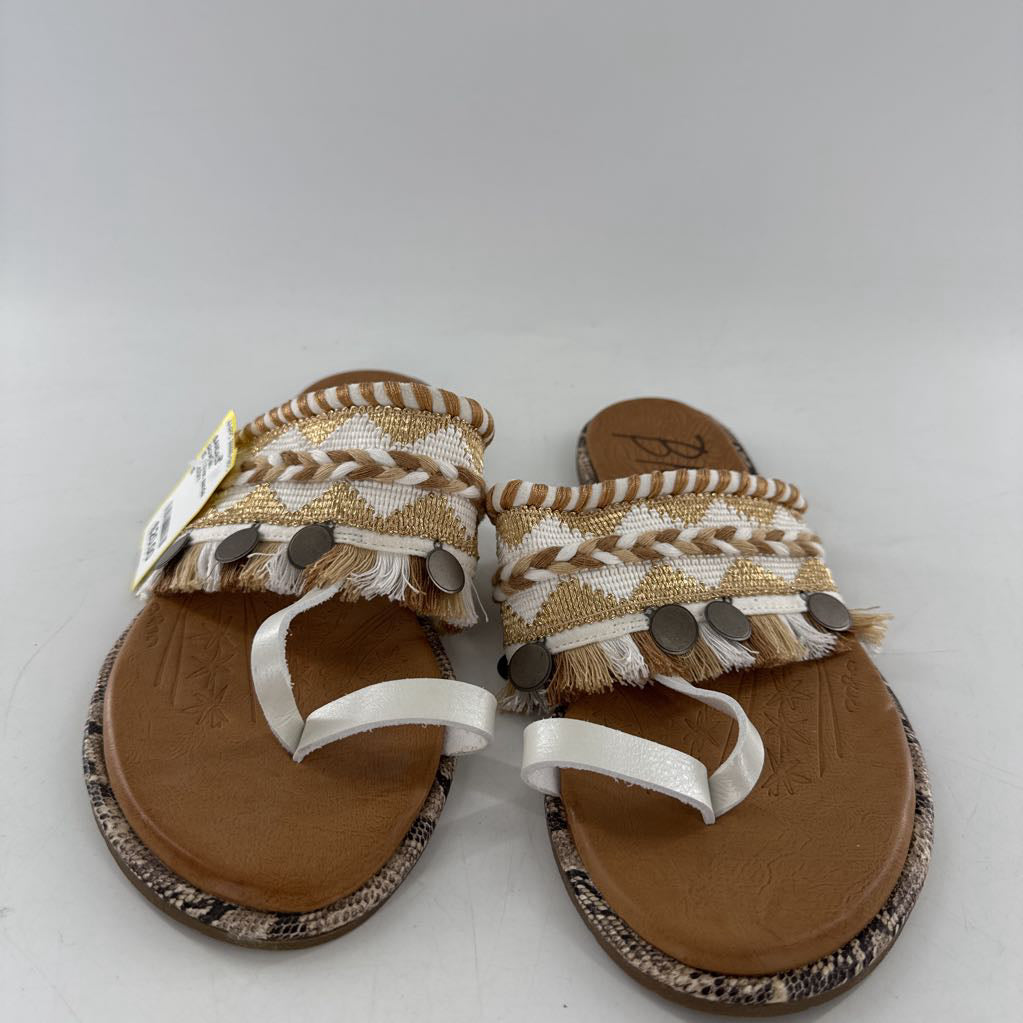 10 woven sandal