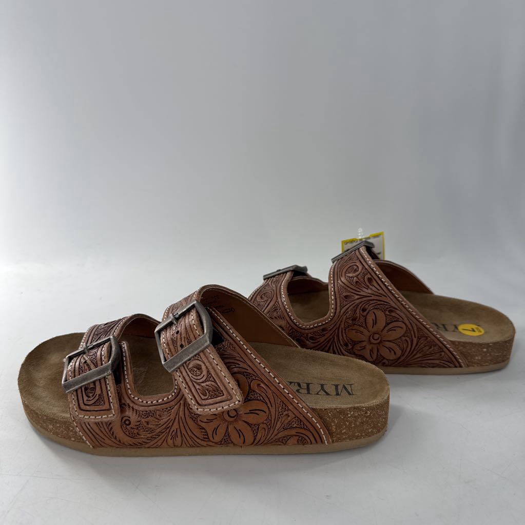 7 embossed leather sandal