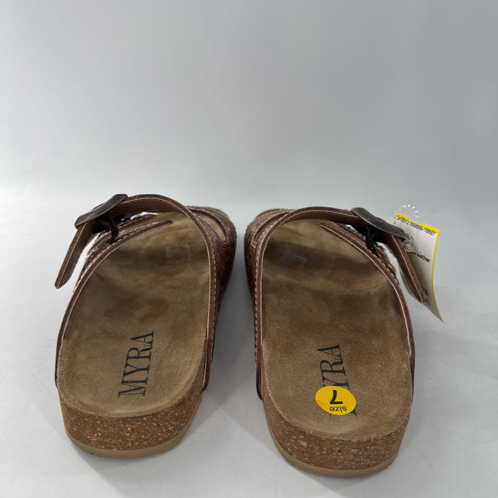 7 embossed leather sandal