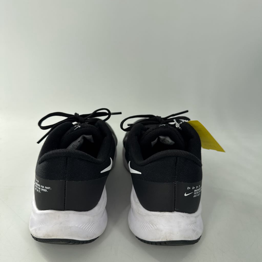 7.5 lace-up sneaker
