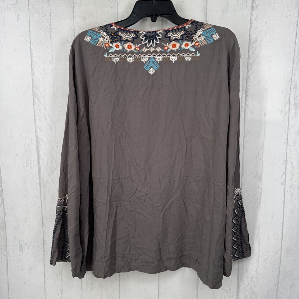 XL embroidered l/s top