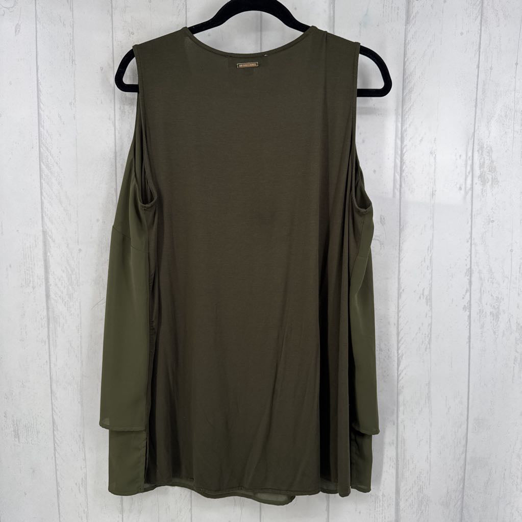 2X v-neck flowy tank