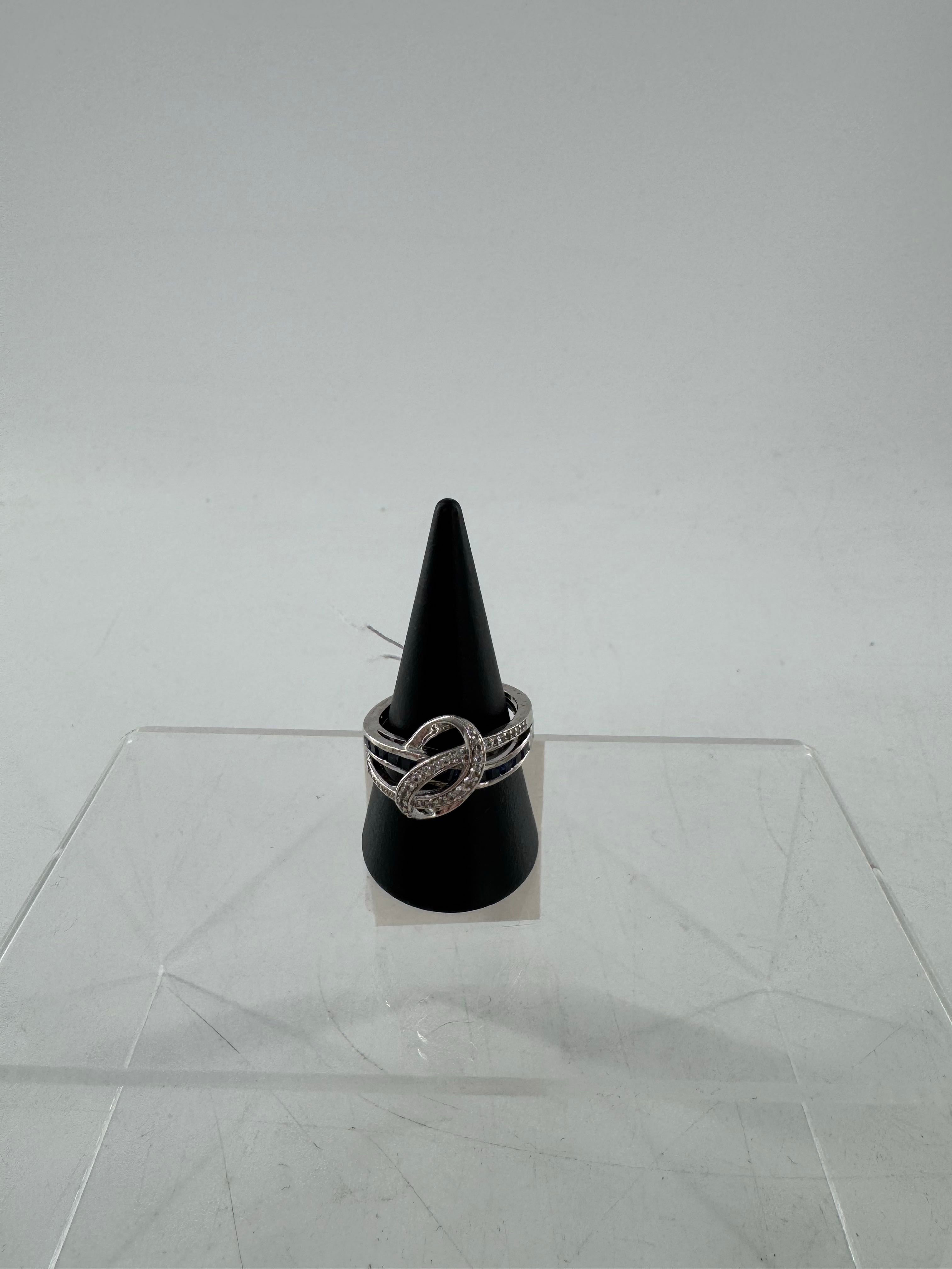sz7 .925 silver ring w/ navy and clear stones