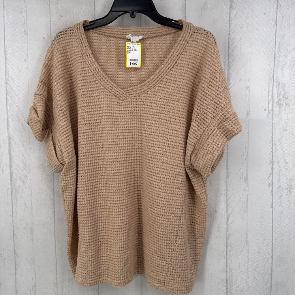 1X waffle knit v-neck s/s top