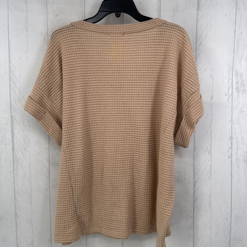 1X waffle knit v-neck s/s top