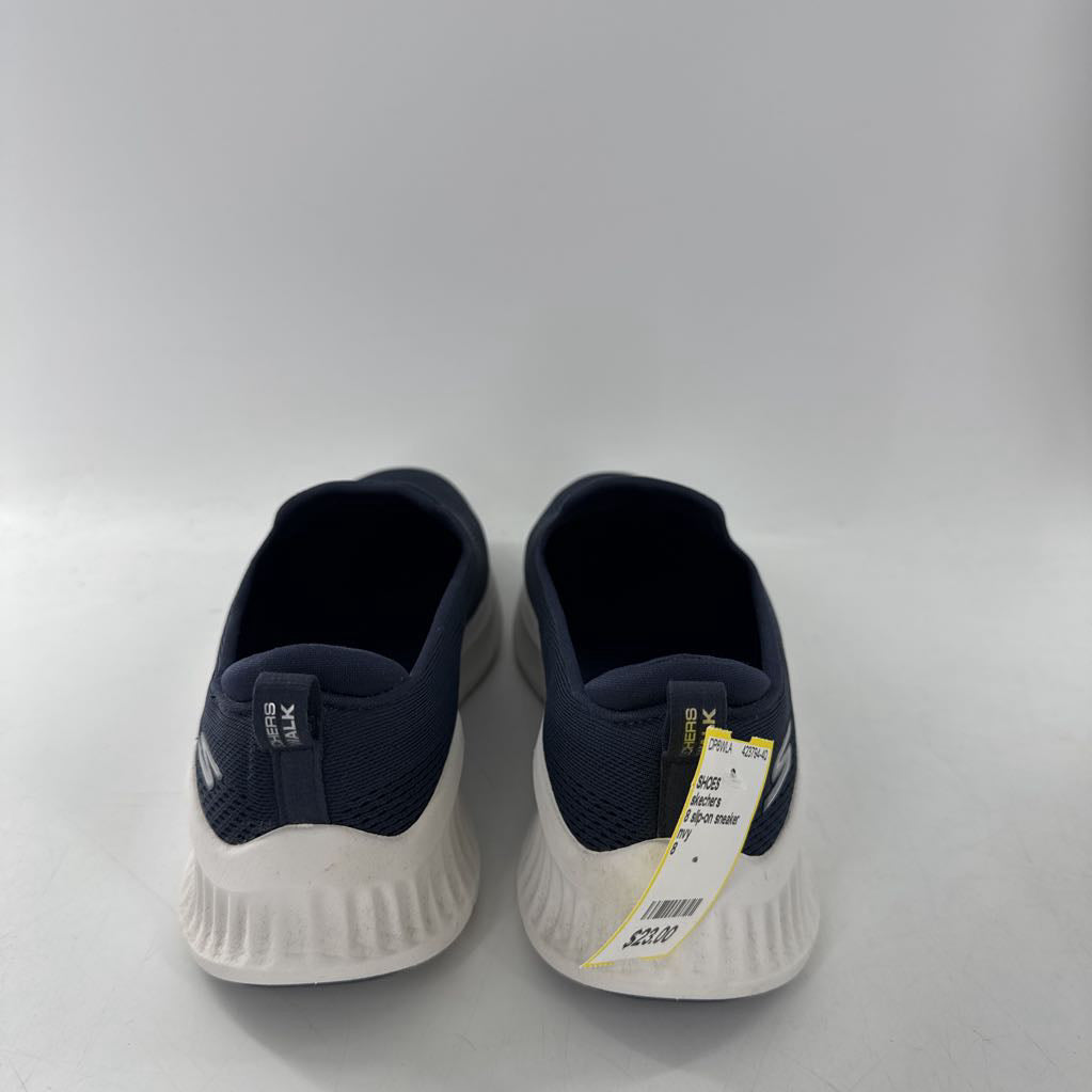 8 slip-on sneaker