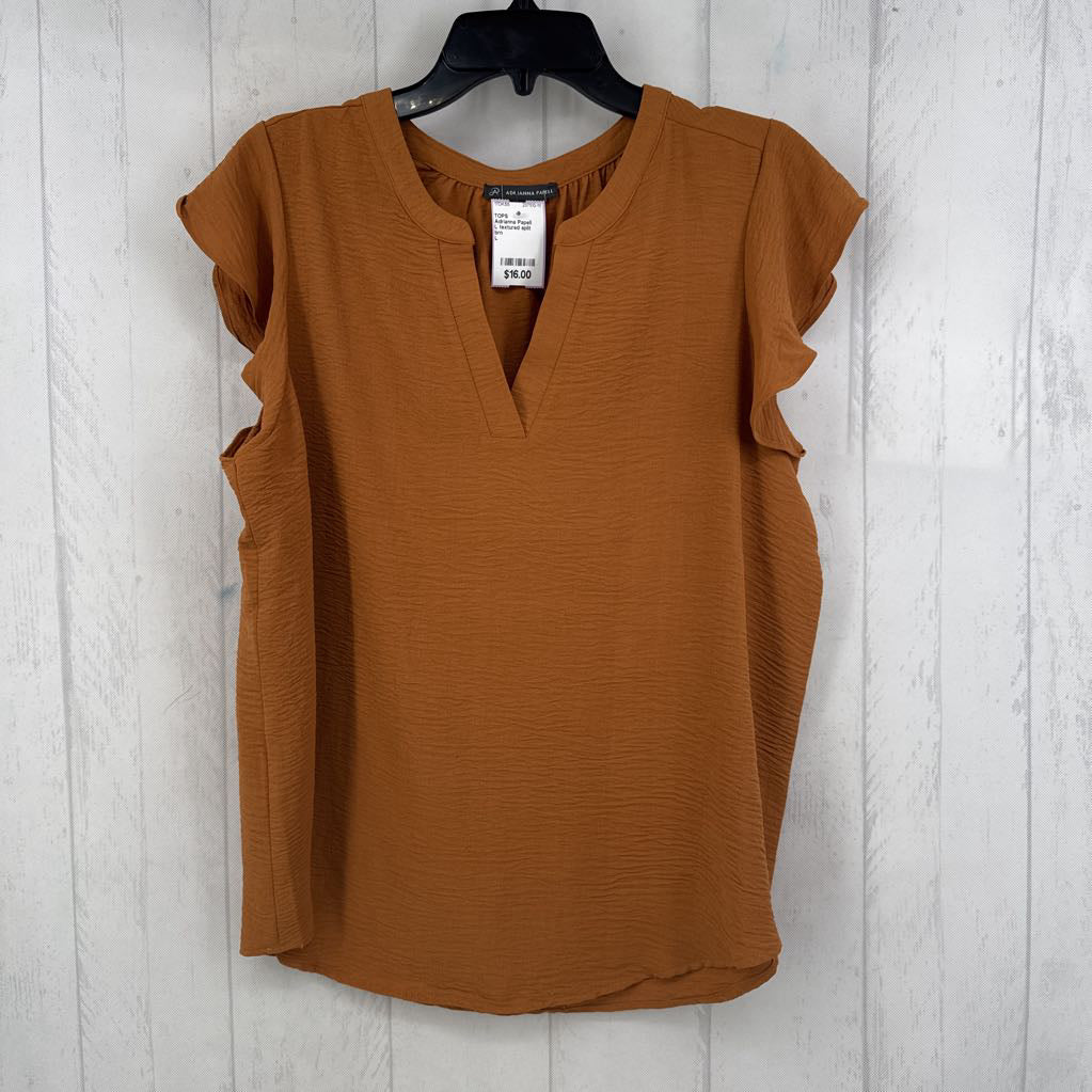 L textured split neck flutter slv top