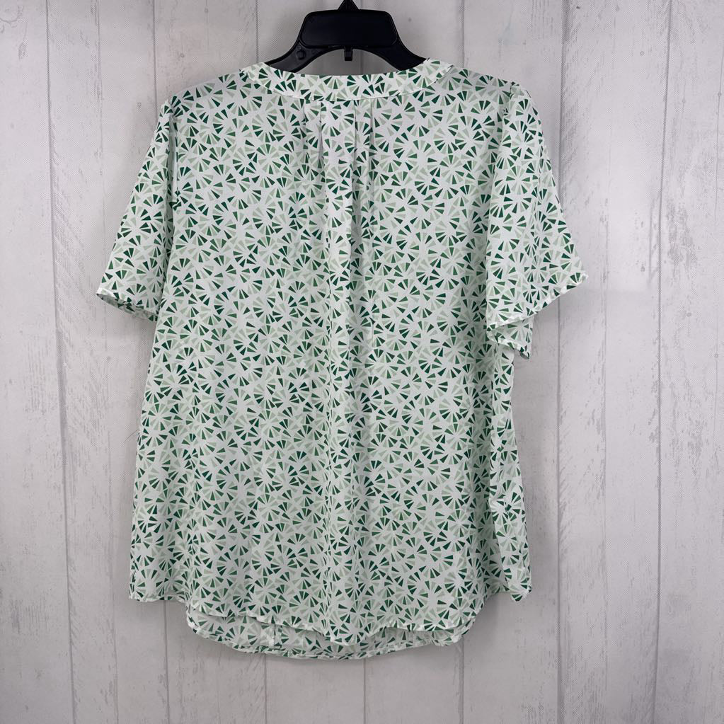 R40 L printed split neck s/s top