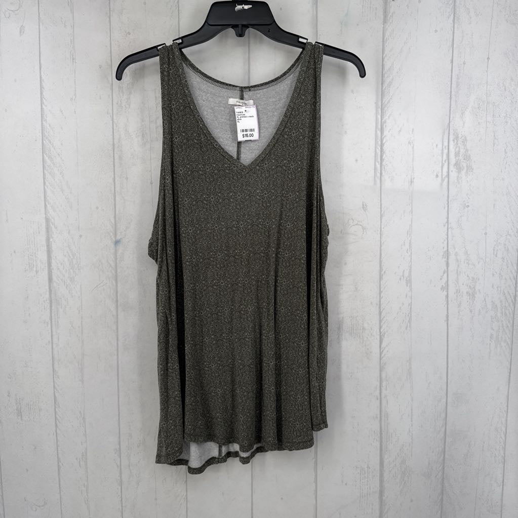 XL printed v-neck tank