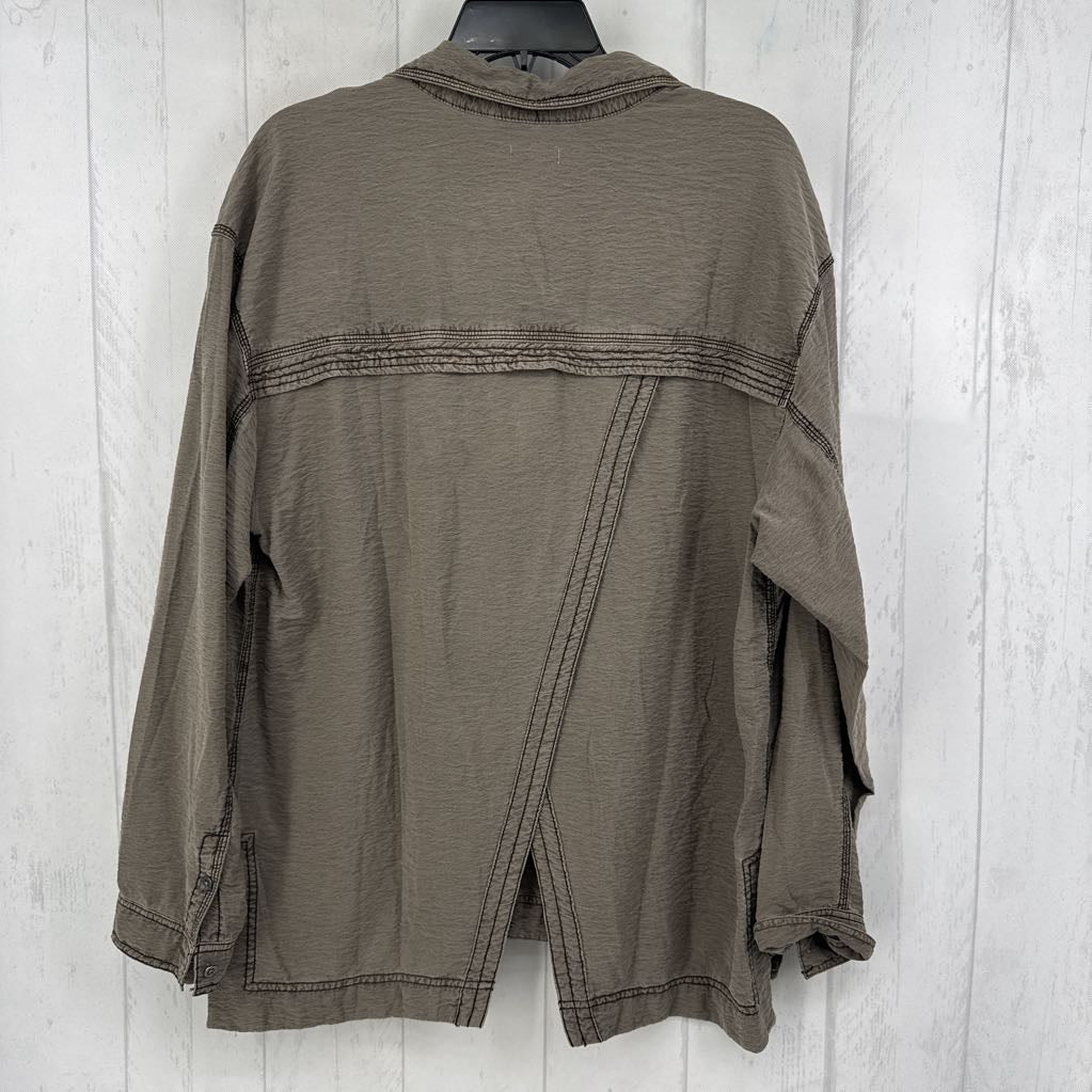 R118 M button down l/s top