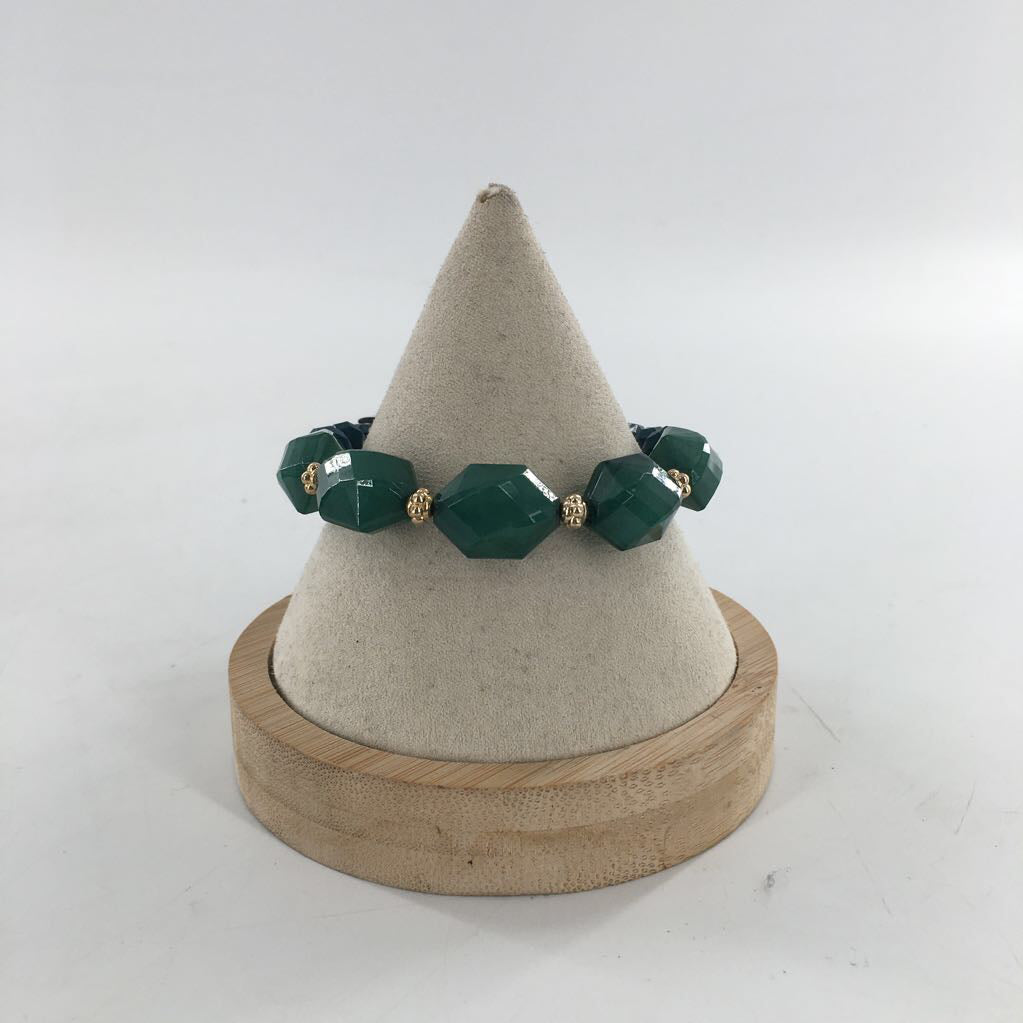 green beaded stretch bracelet