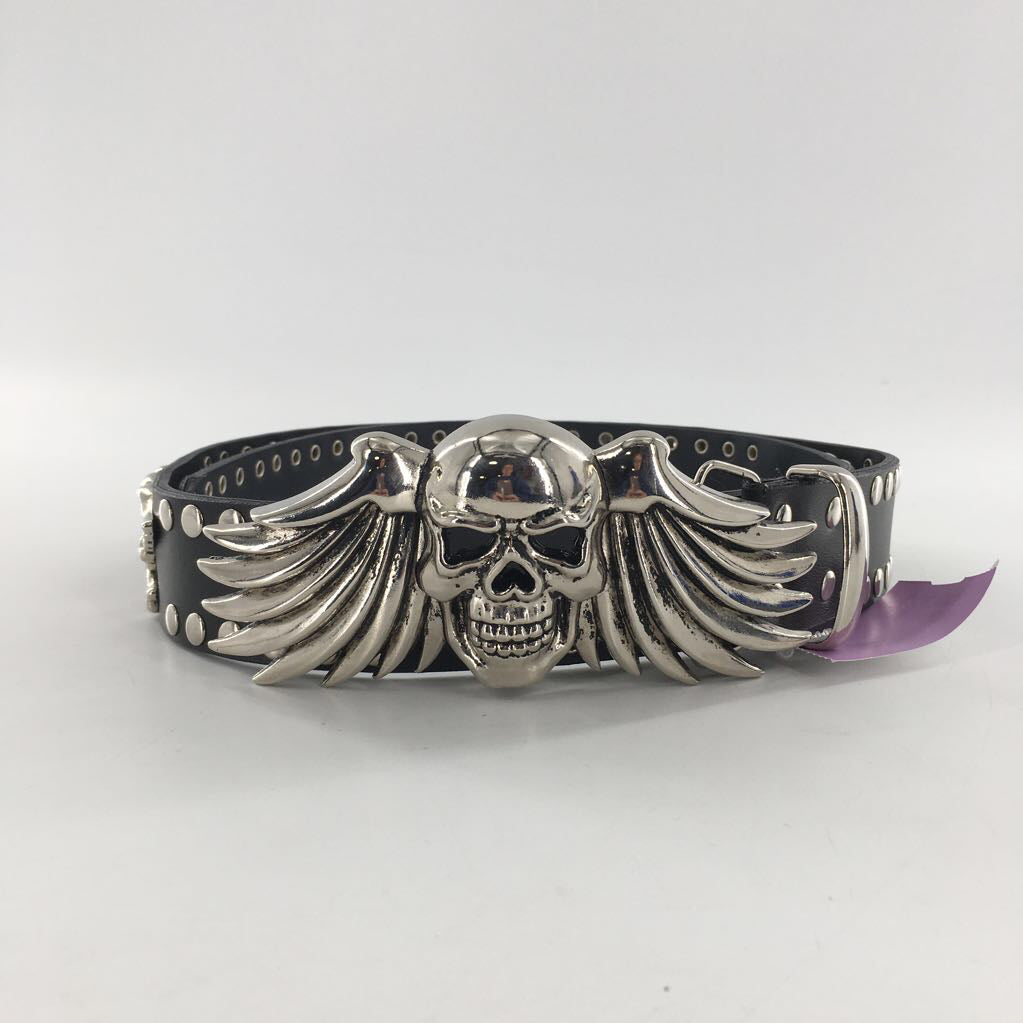 L black leather skull/crossbones belt
