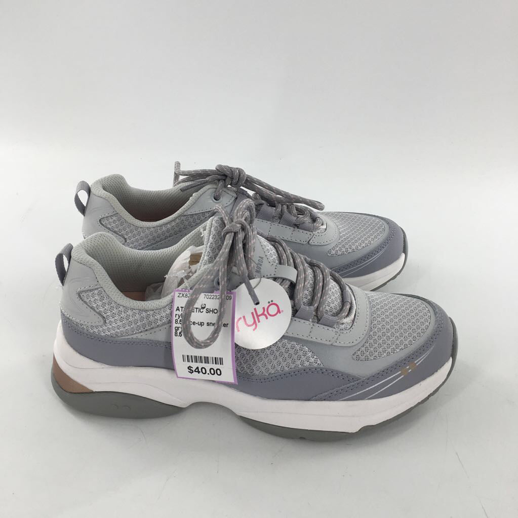 8.5 lace-up sneaker