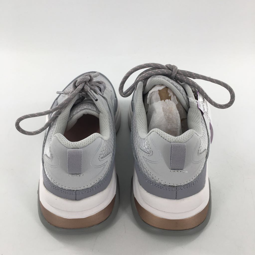 8.5 lace-up sneaker