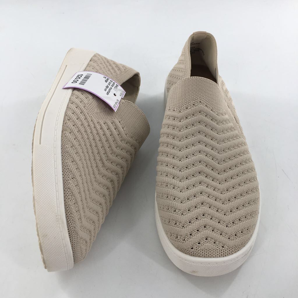 10 knit slip-on sneaker