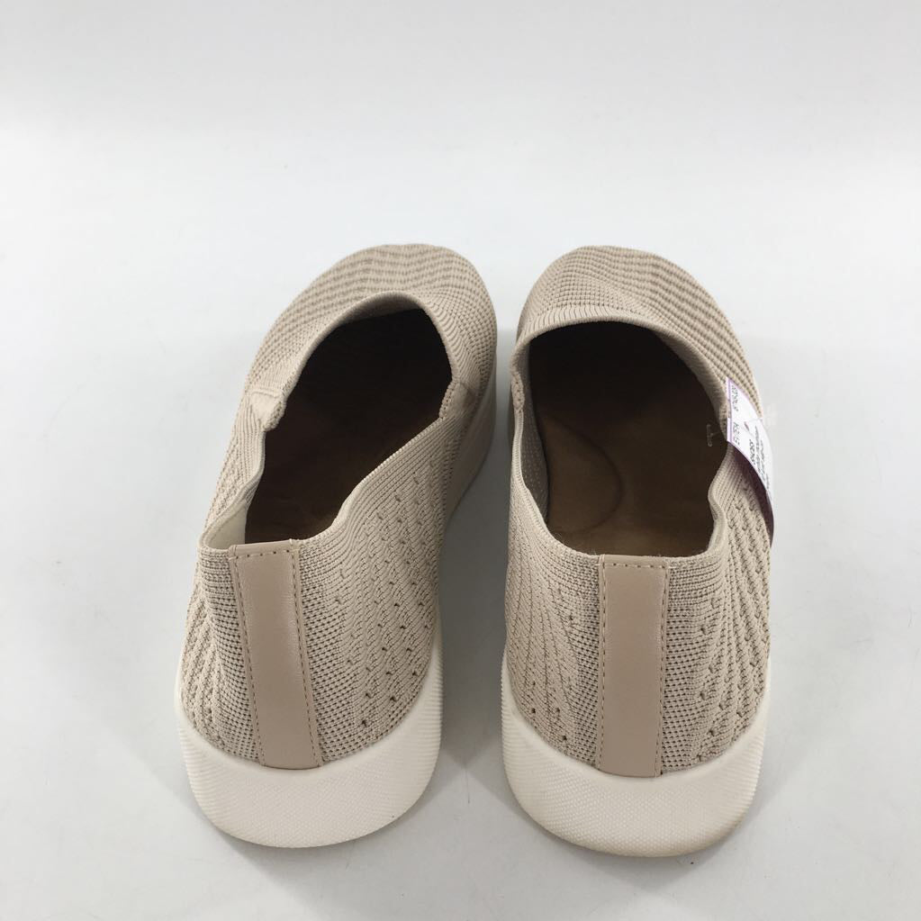 10 knit slip-on sneaker